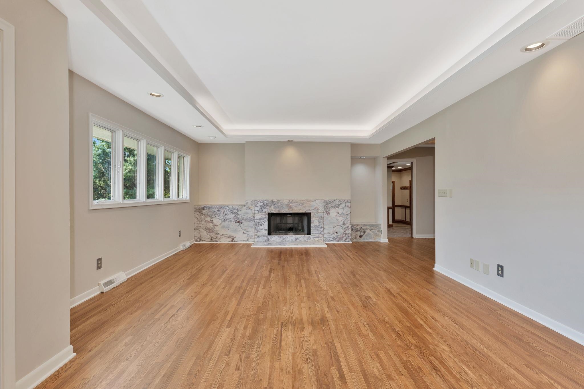 10 E Hawthorne St Property Photo 5