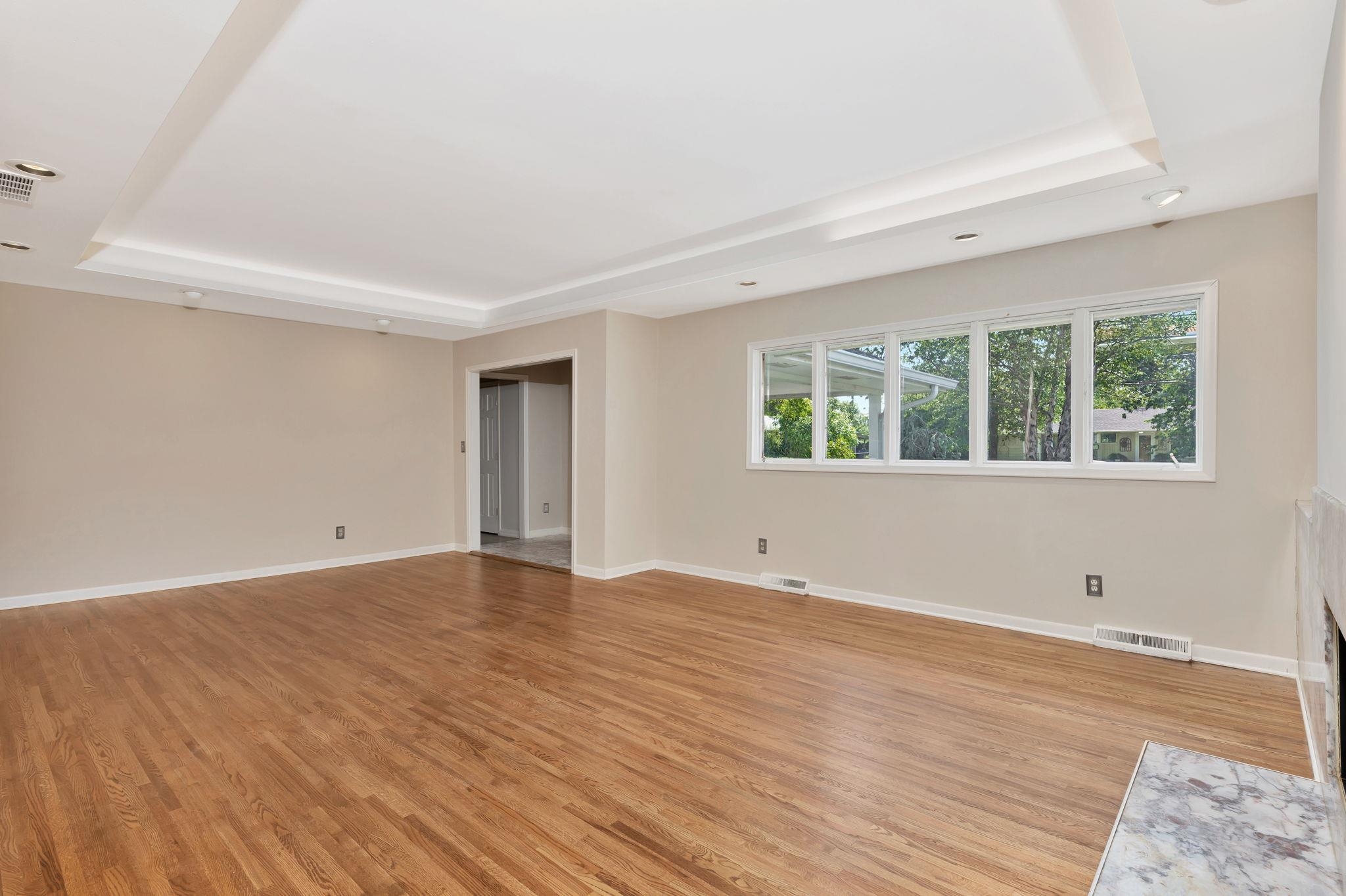 10 E Hawthorne St Property Photo 6