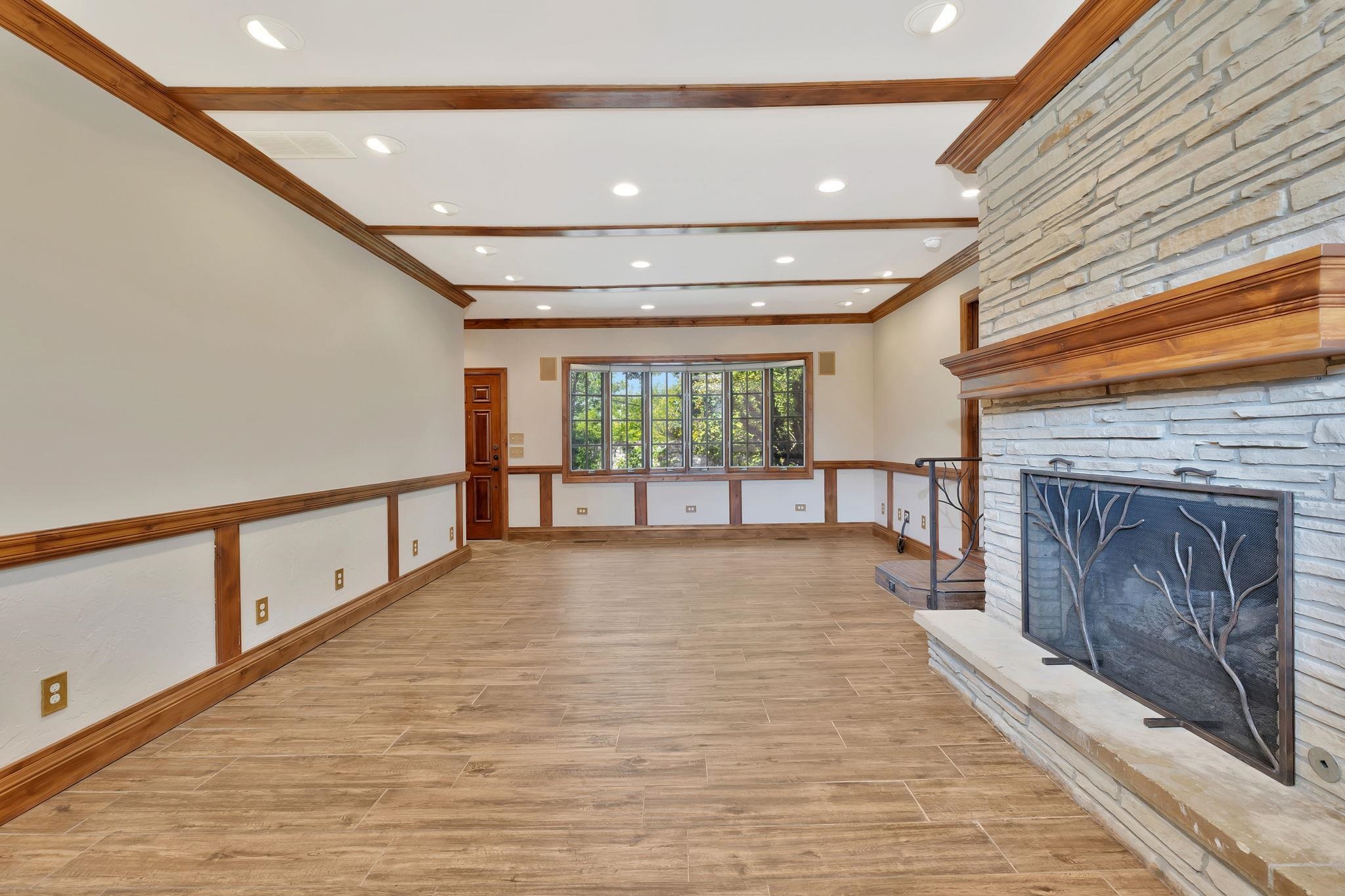 10 E Hawthorne St Property Photo 8