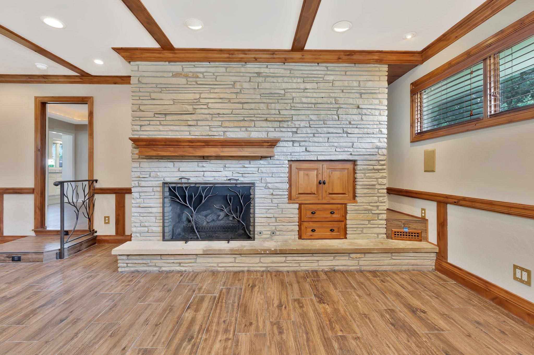 10 E Hawthorne St Property Photo 9