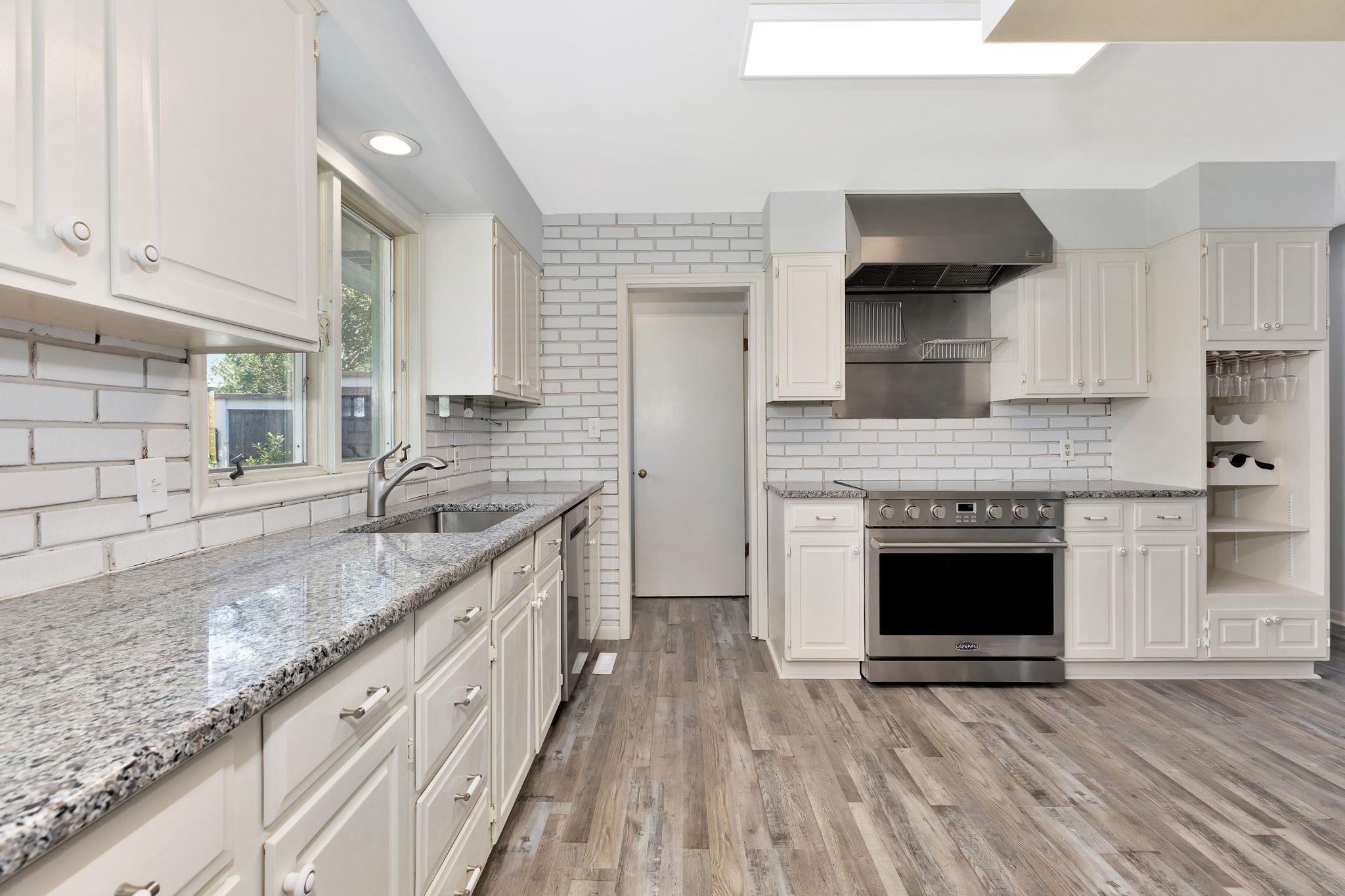 10 E Hawthorne St Property Photo 11