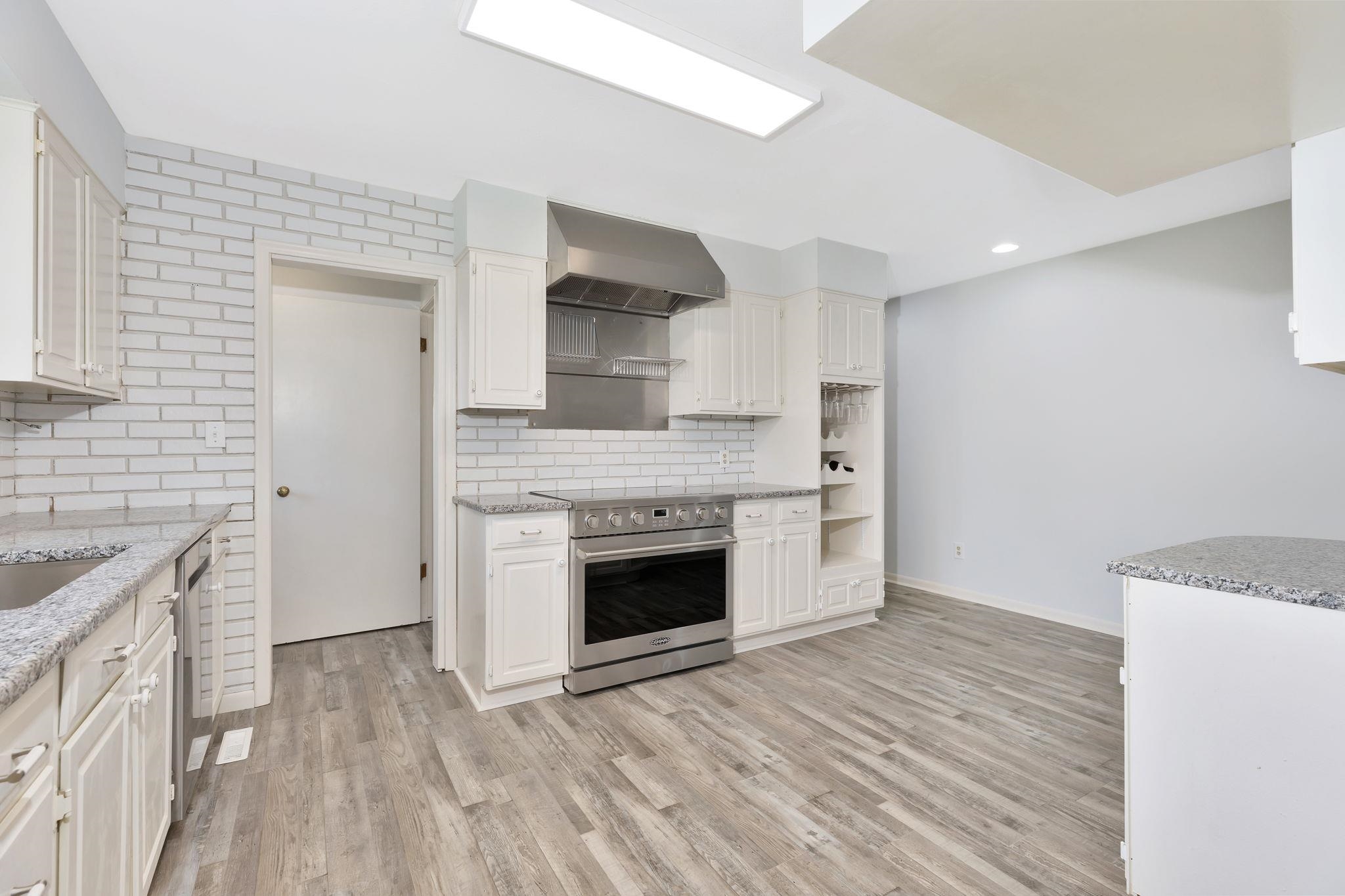 10 E Hawthorne St Property Photo 12