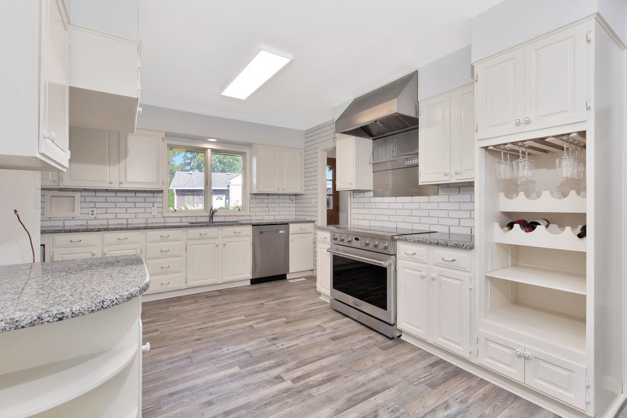 10 E Hawthorne St Property Photo 14