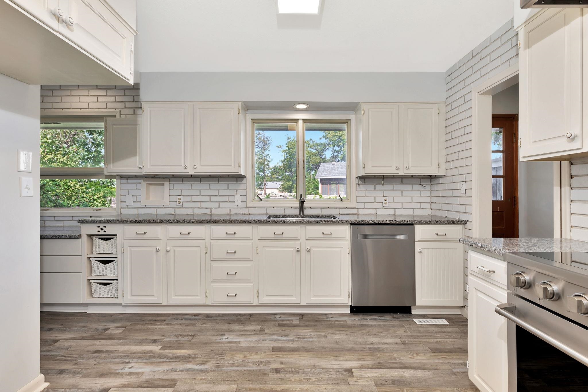 10 E Hawthorne St Property Photo 15