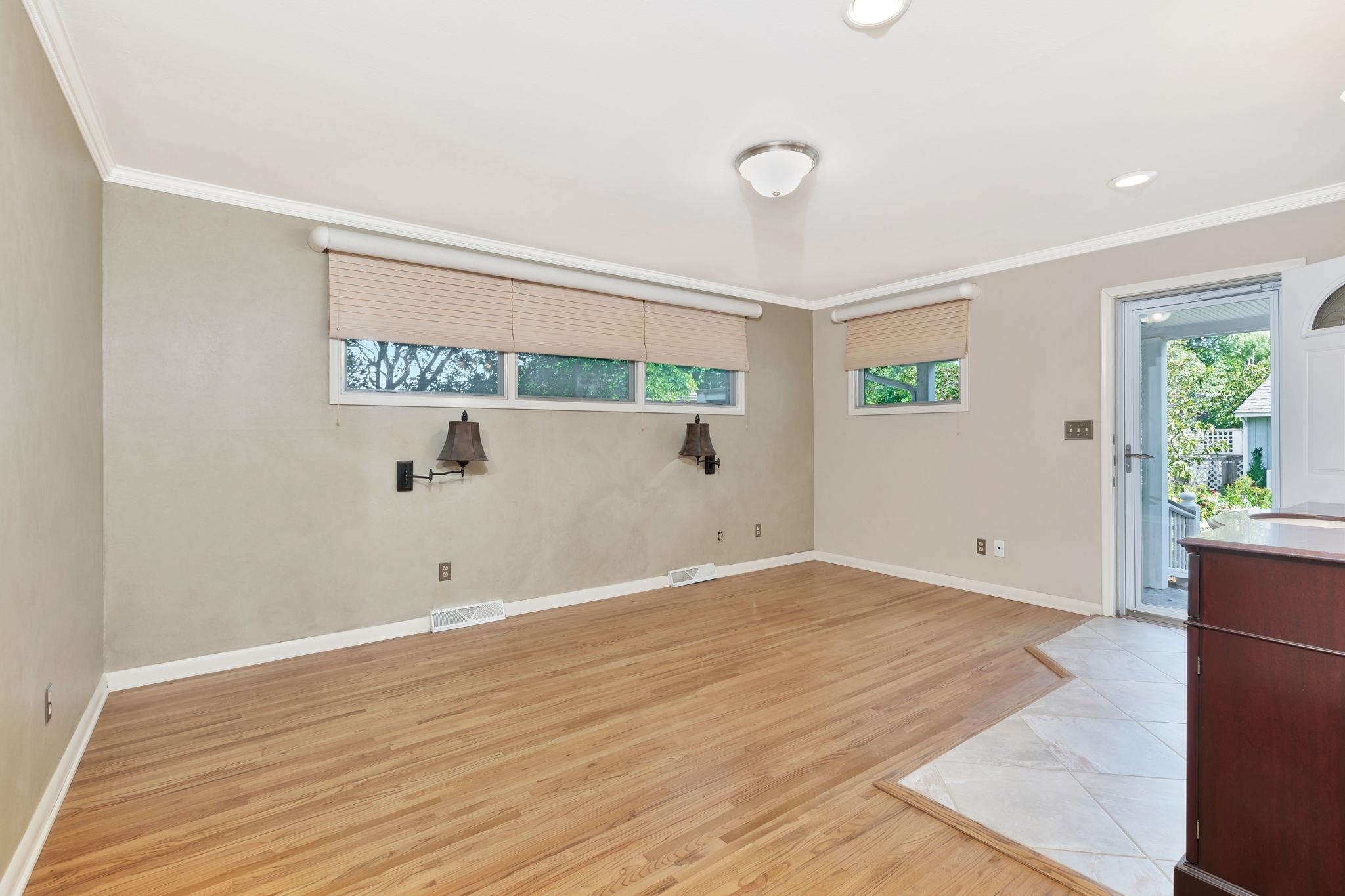 10 E Hawthorne St Property Photo 16