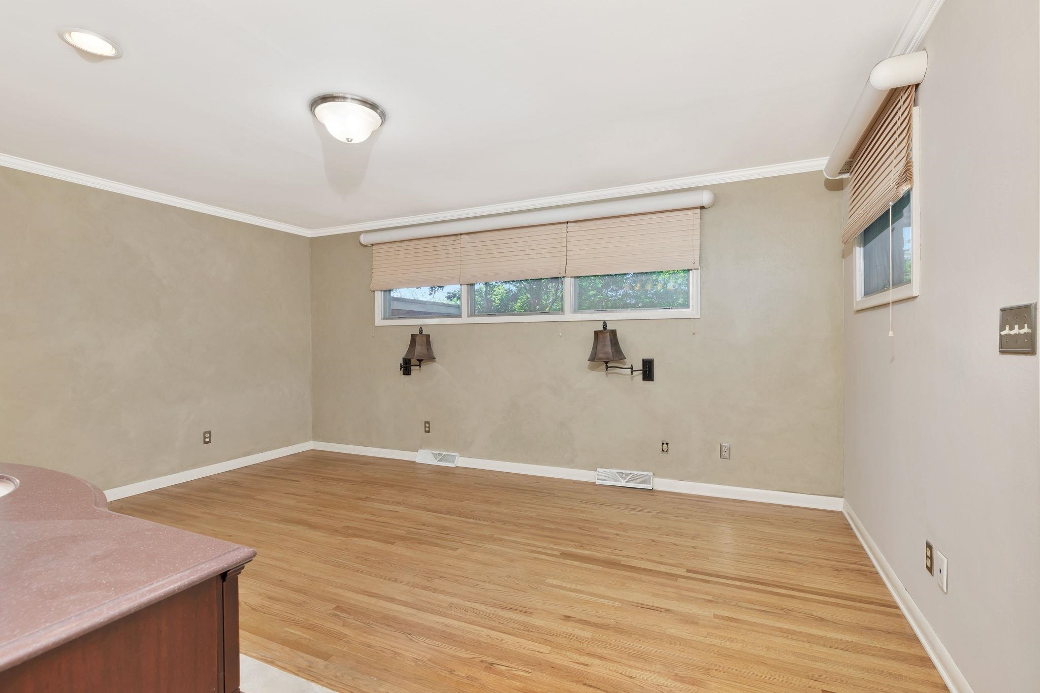 10 E Hawthorne St Property Photo 19