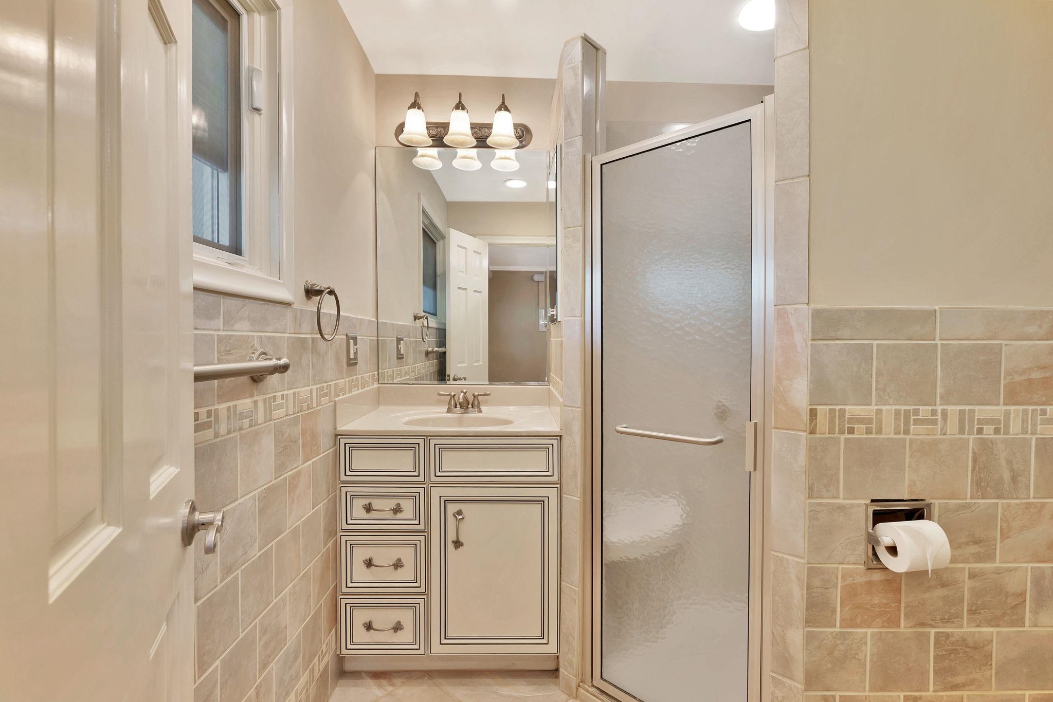 10 E Hawthorne St Property Photo 20