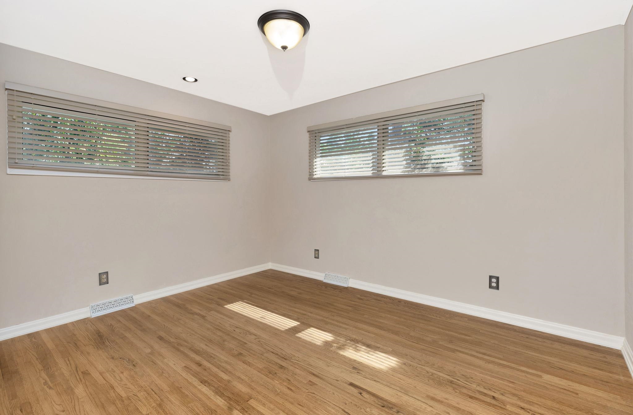 10 E Hawthorne St Property Photo 23