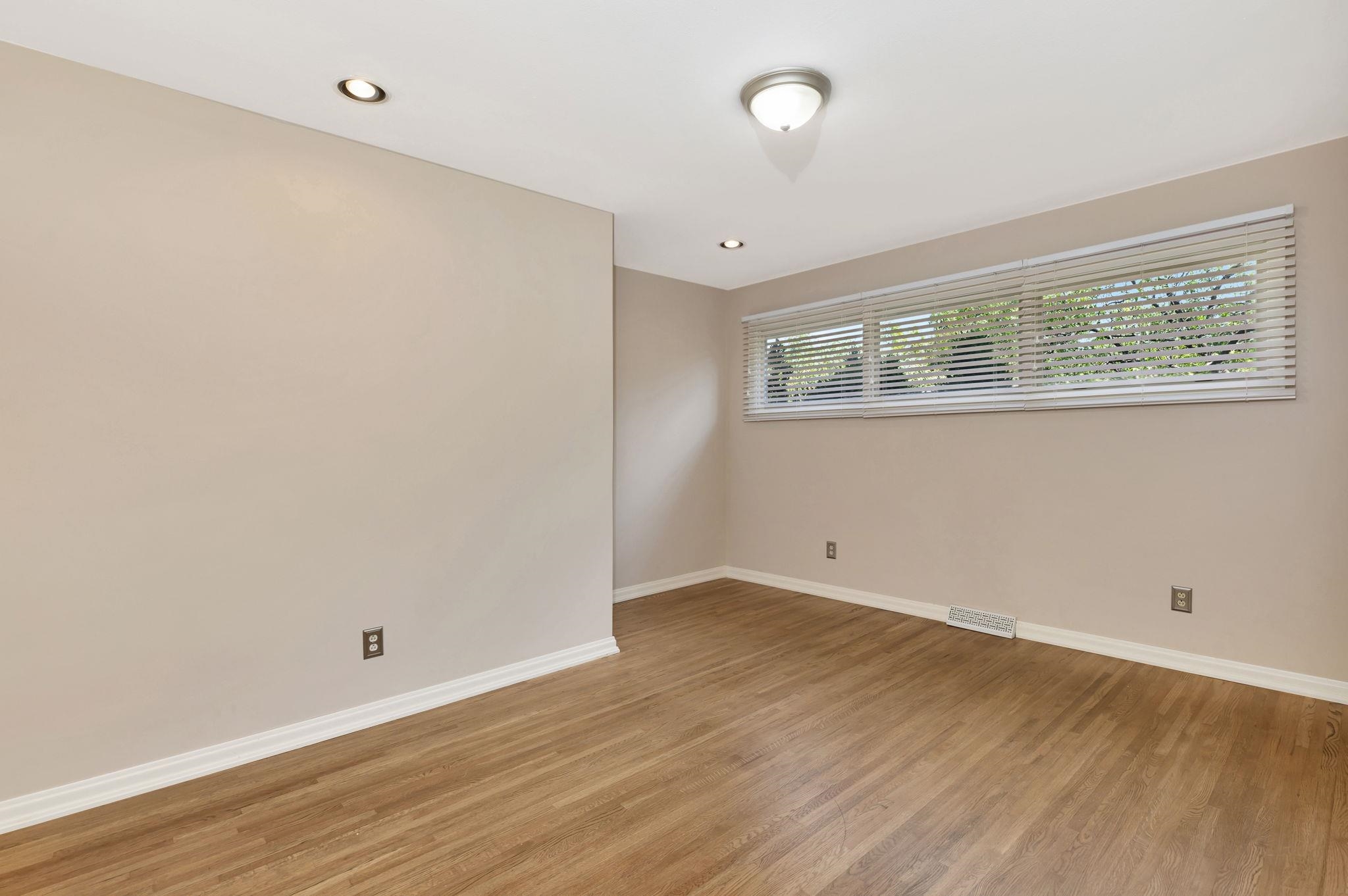 10 E Hawthorne St Property Photo 24