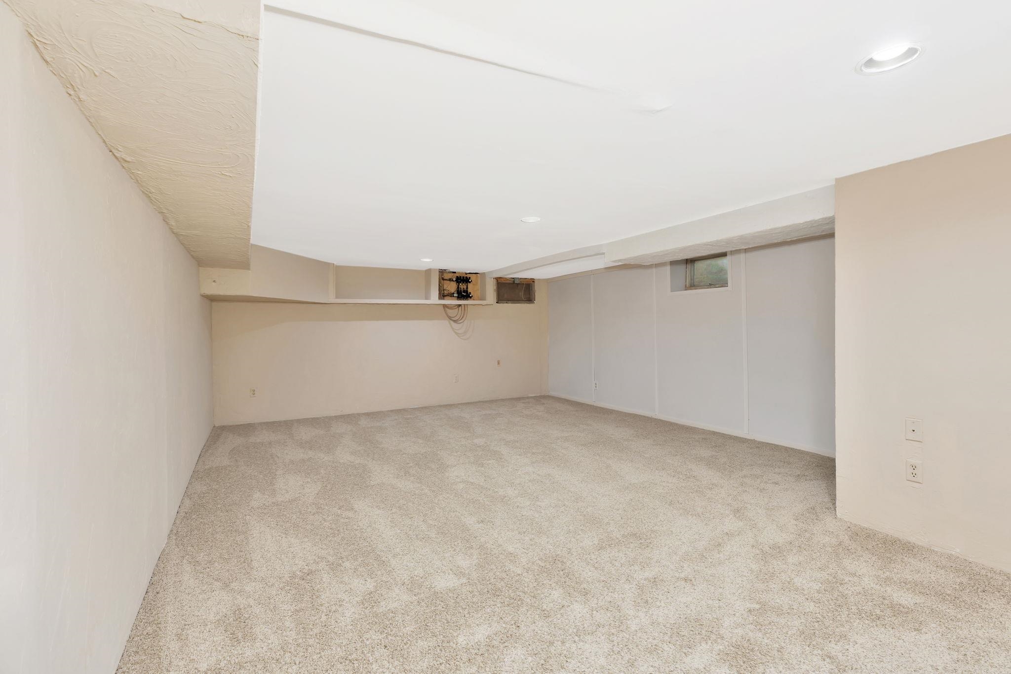 10 E Hawthorne St Property Photo 27