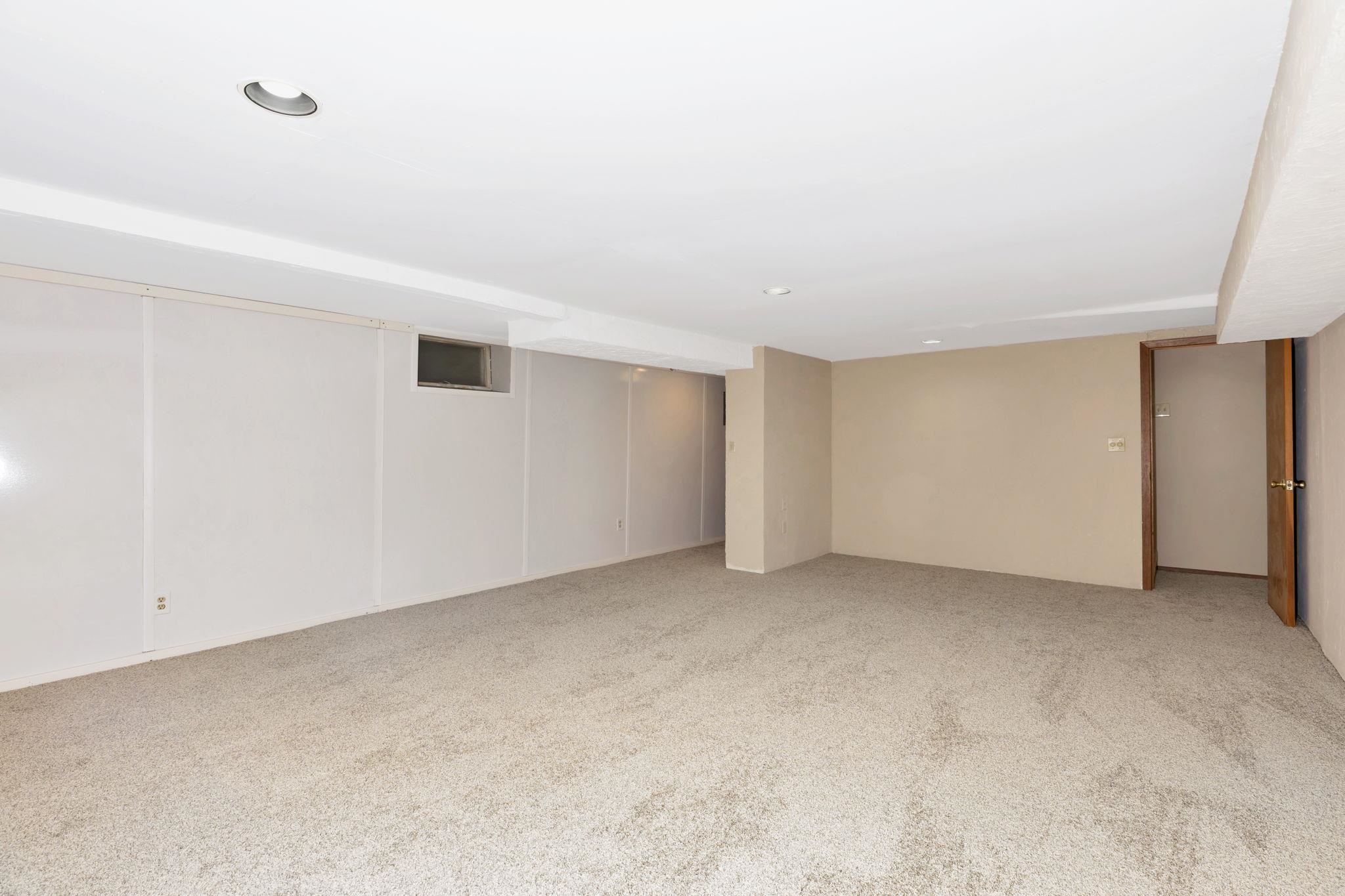 10 E Hawthorne St Property Photo 29