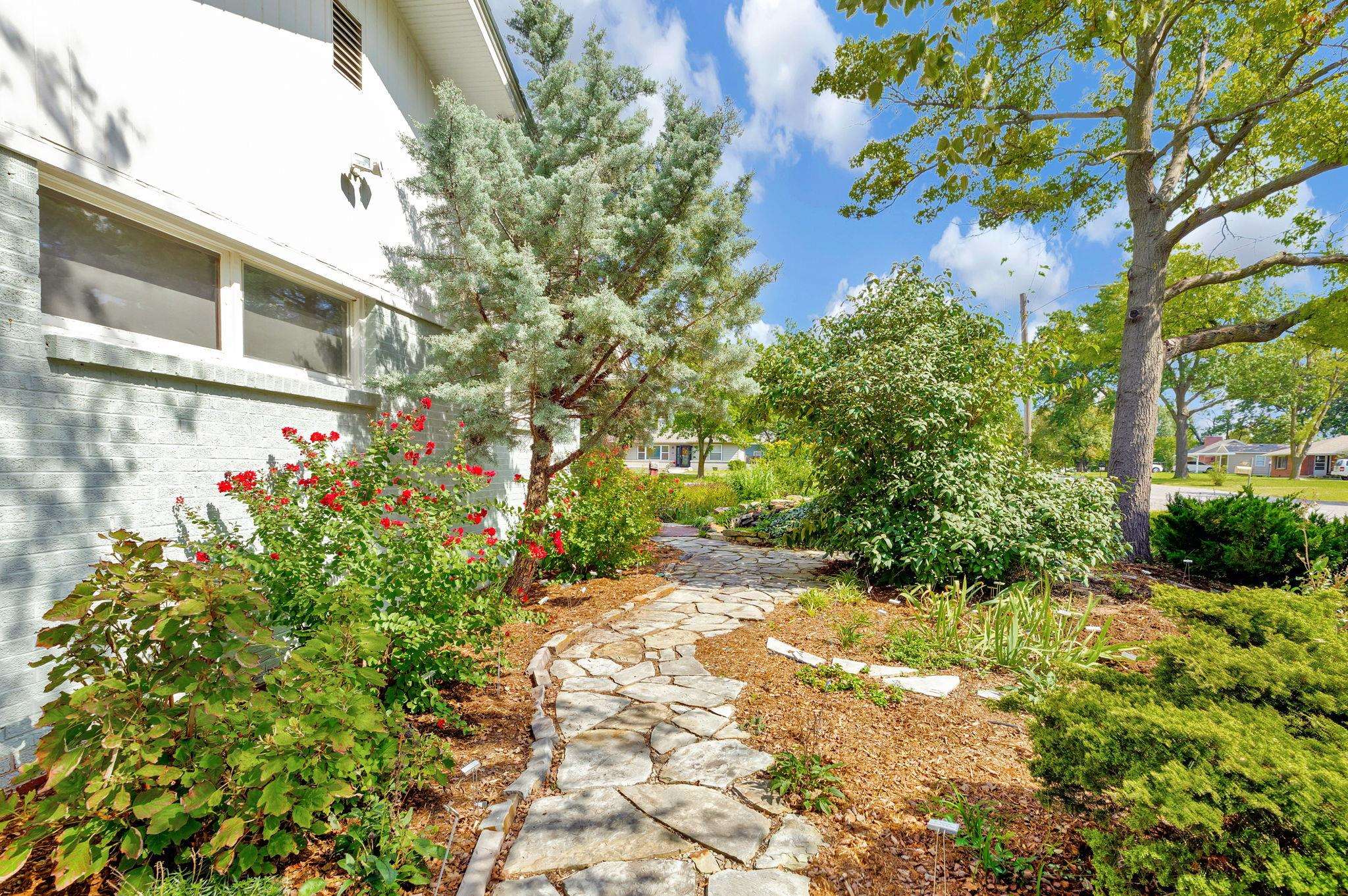 10 E Hawthorne St Property Photo 30