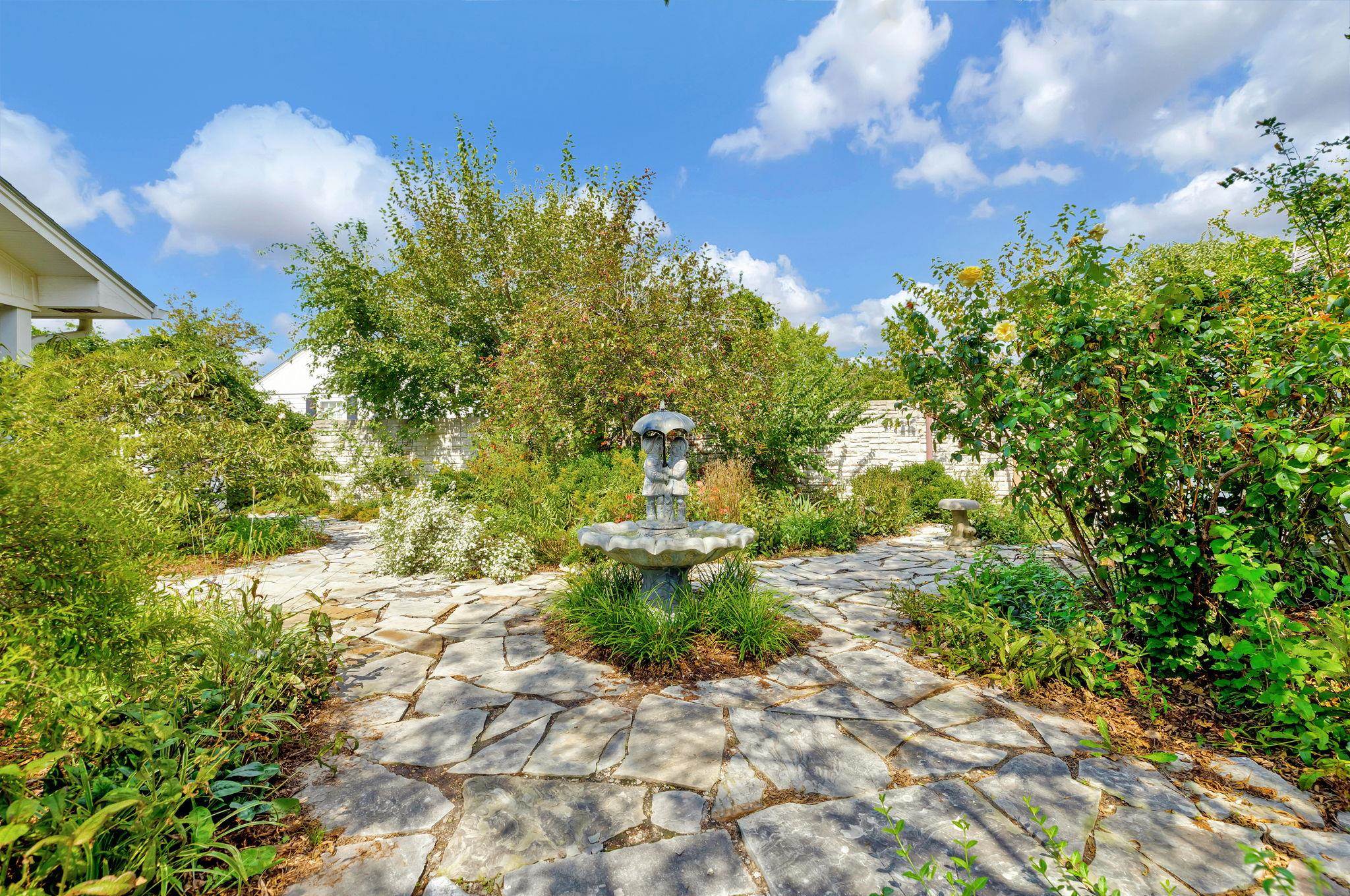 10 E Hawthorne St Property Photo 33