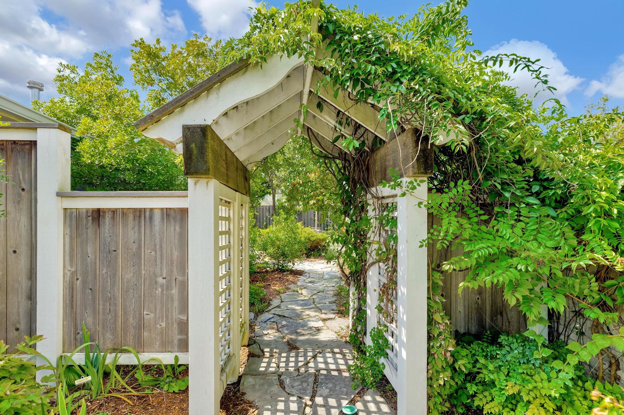 10 E Hawthorne St Property Photo 34