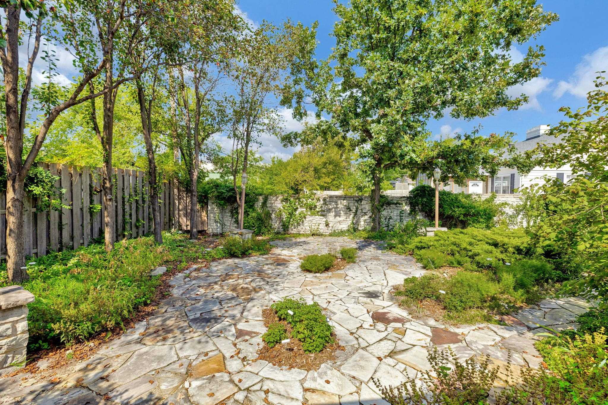 10 E Hawthorne St Property Photo 35