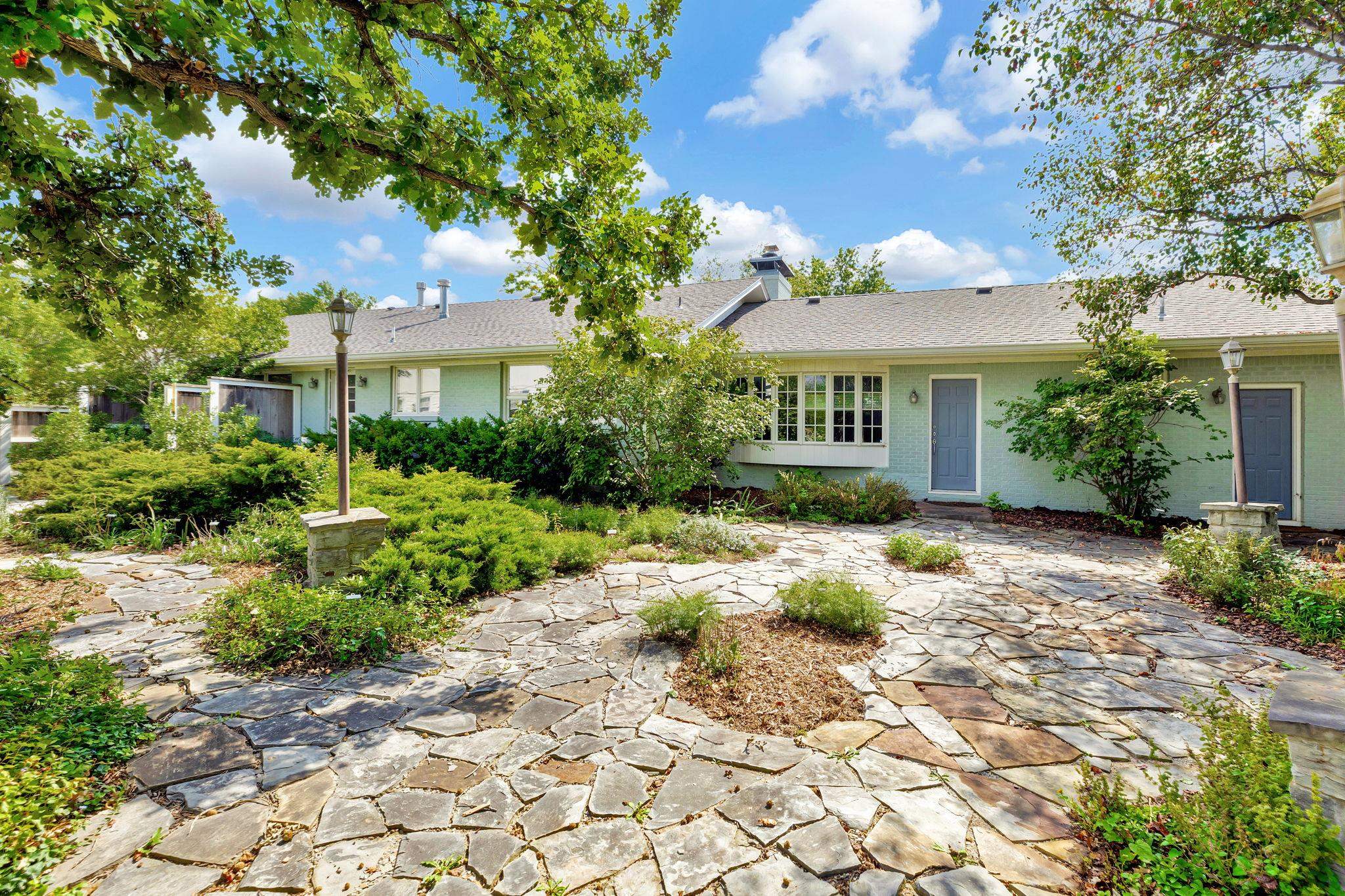 10 E Hawthorne St Property Photo 36