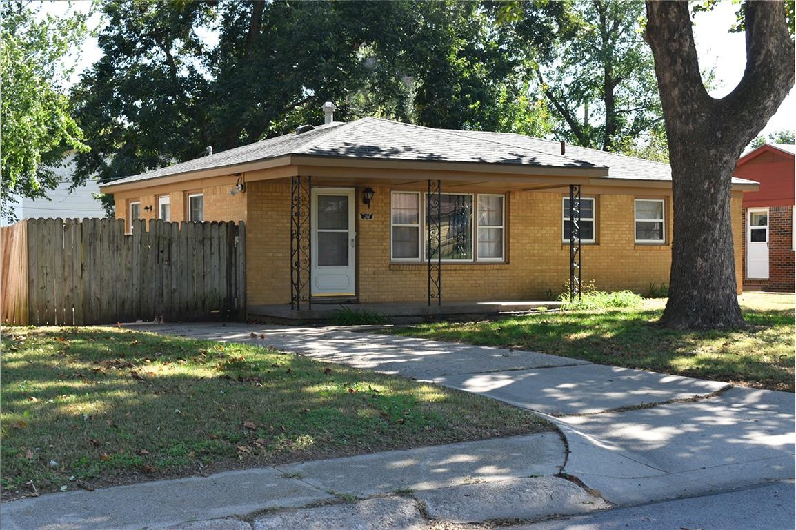 214 Stearns Ave Property Photo 1