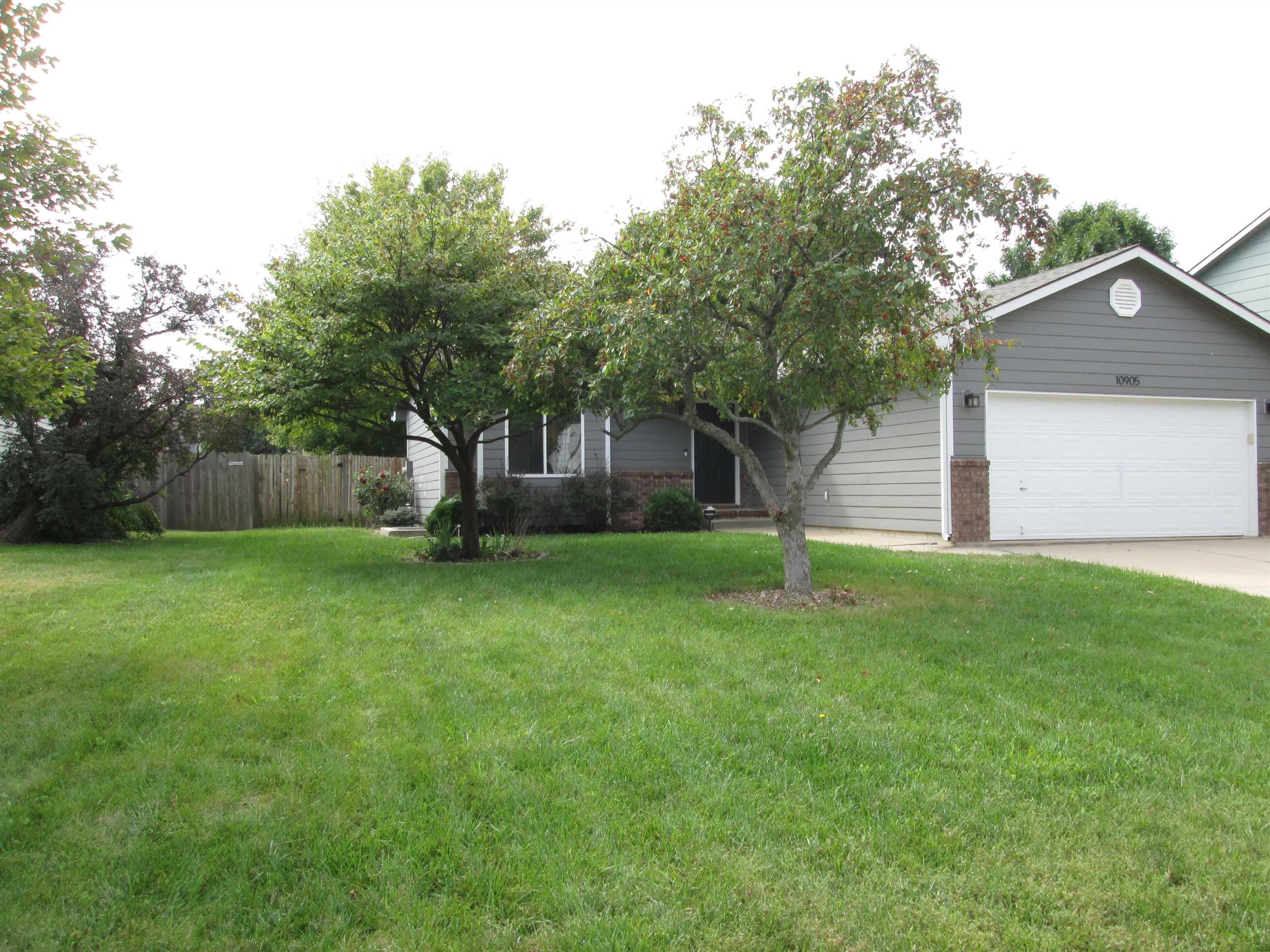10905 W Stafford St Property Photo 1