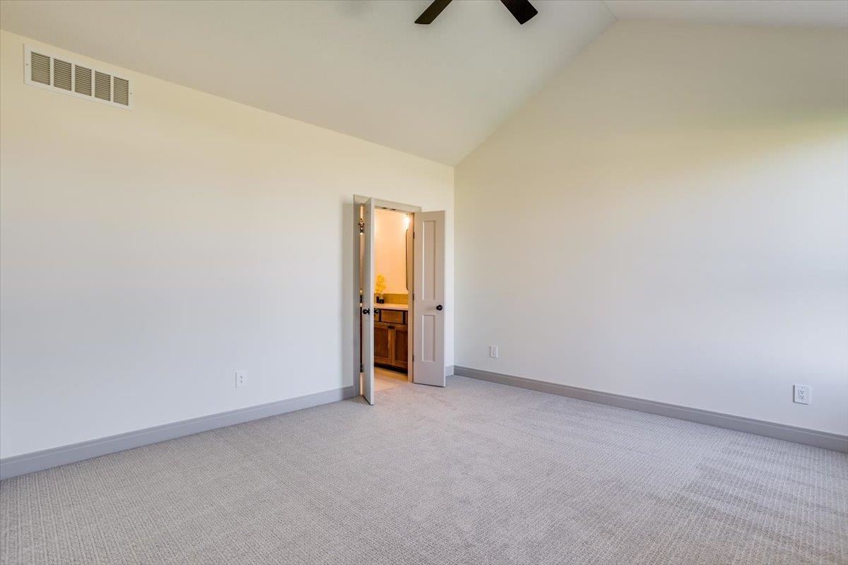 3233 N Pine Grove Cir Property Photo 20