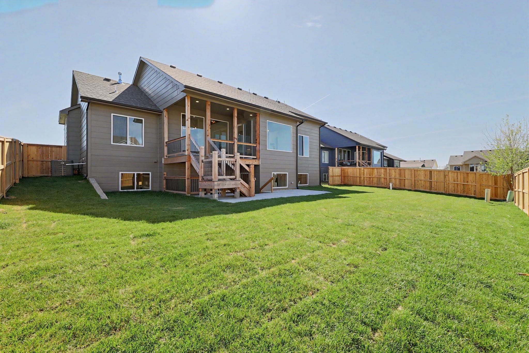 2541 N Bluestone St Property Photo 28