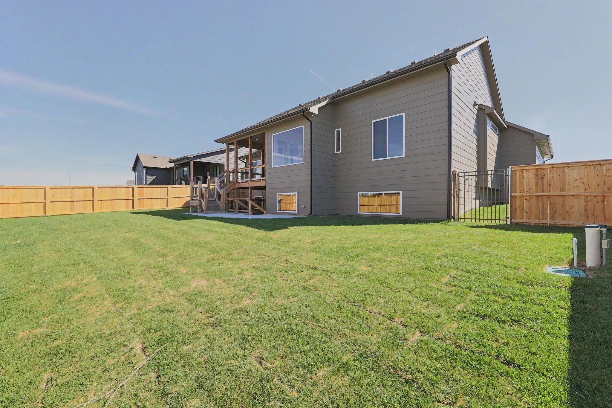 2541 N Bluestone St Property Photo 30