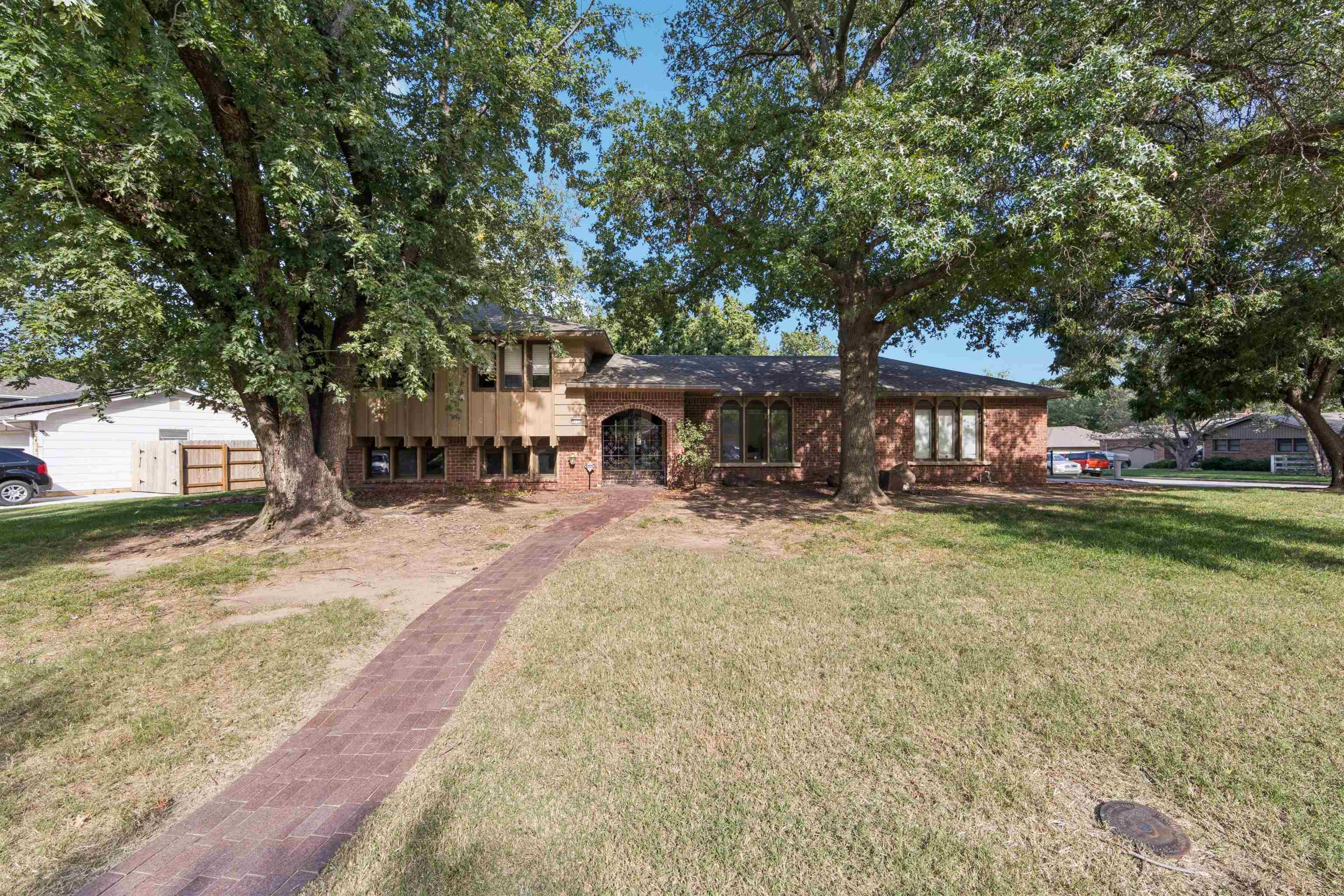 1138 N Chipper Ln Property Photo 1