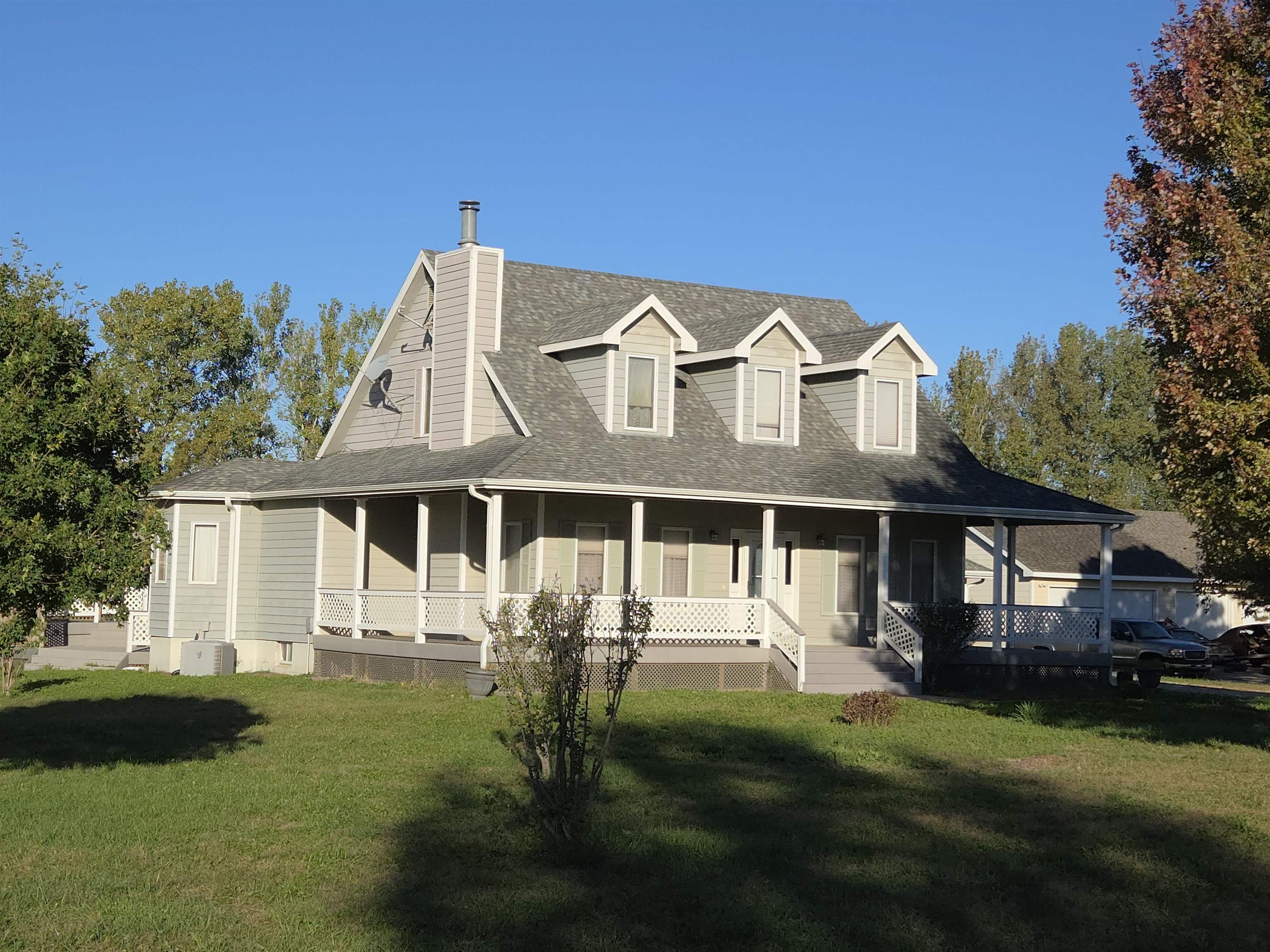 4377 N Sandy Ave Property Photo 1