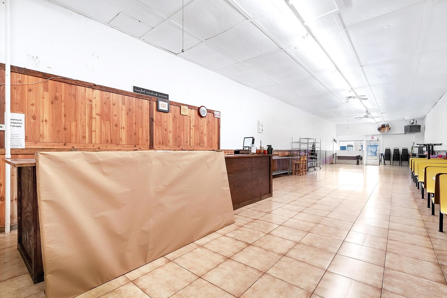 136 E Long St Property Photo 6