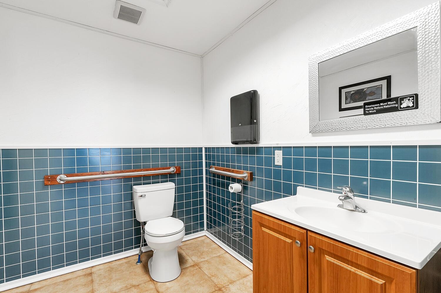 136 E Long St Property Photo 13