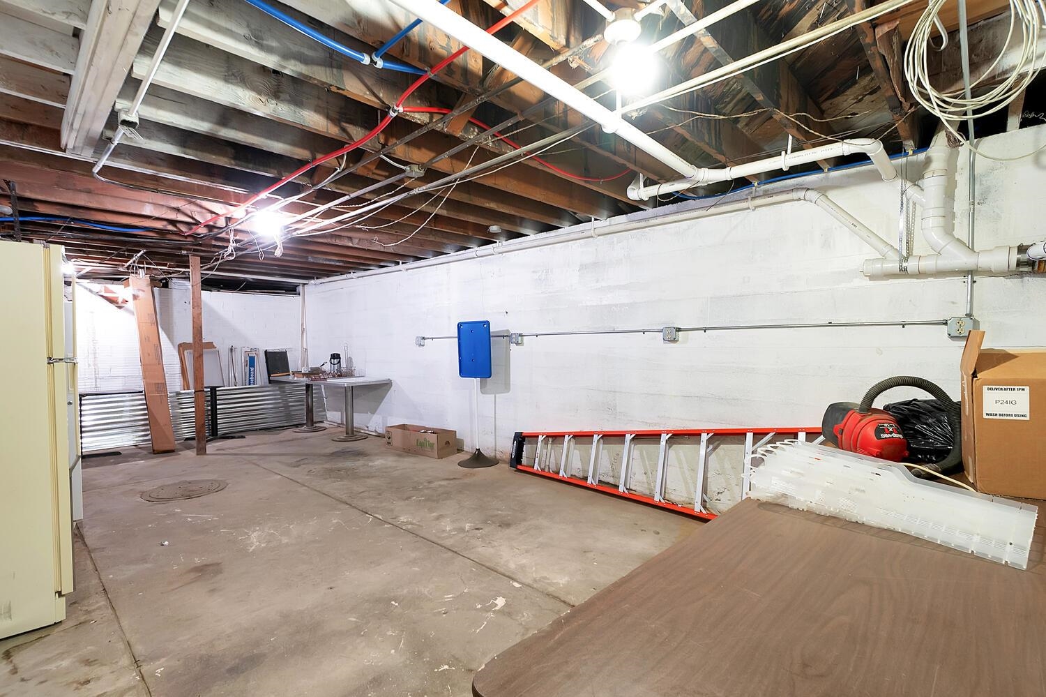 136 E Long St Property Photo 14