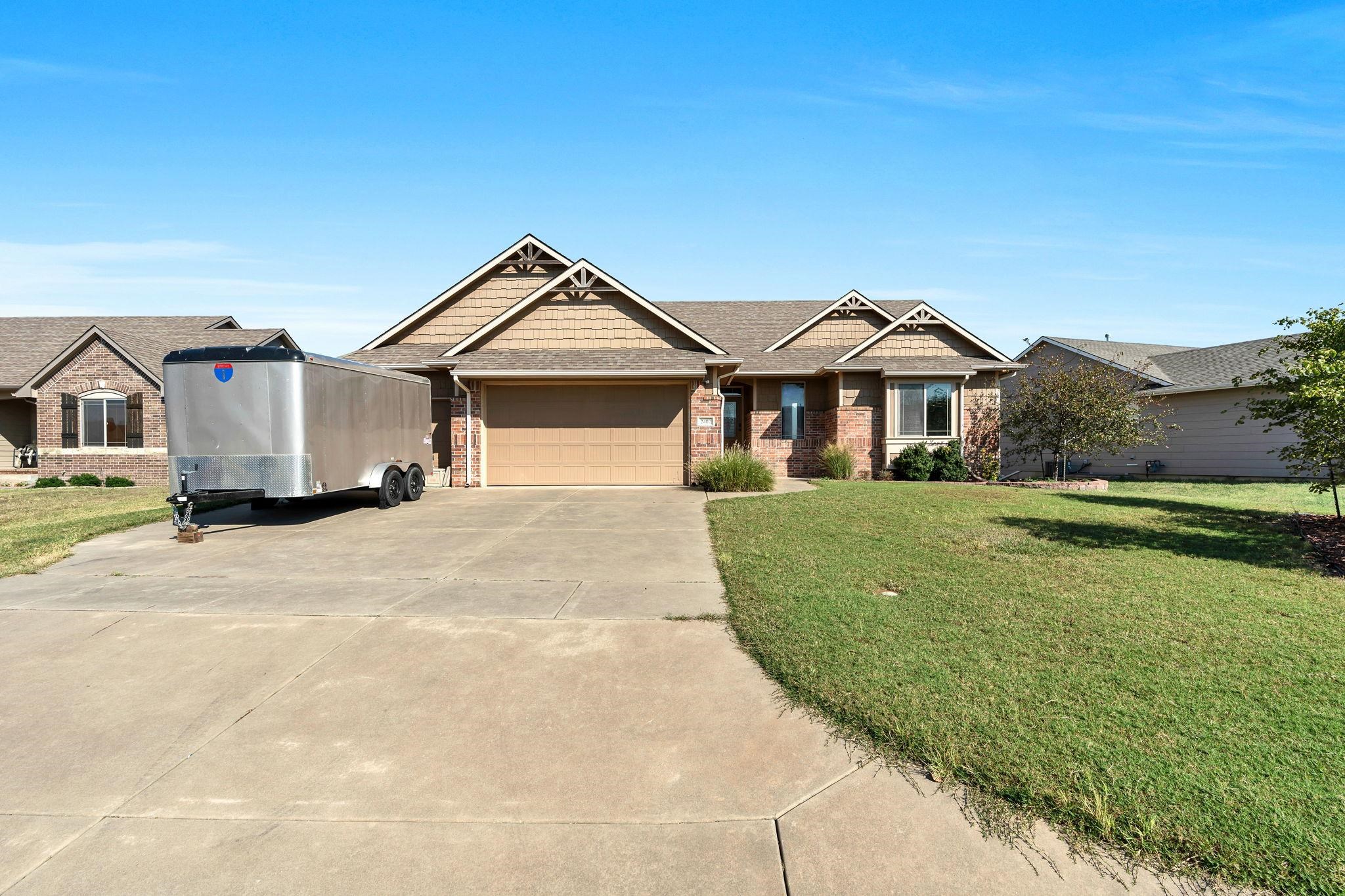 2402 E Coolwater St Property Photo 1