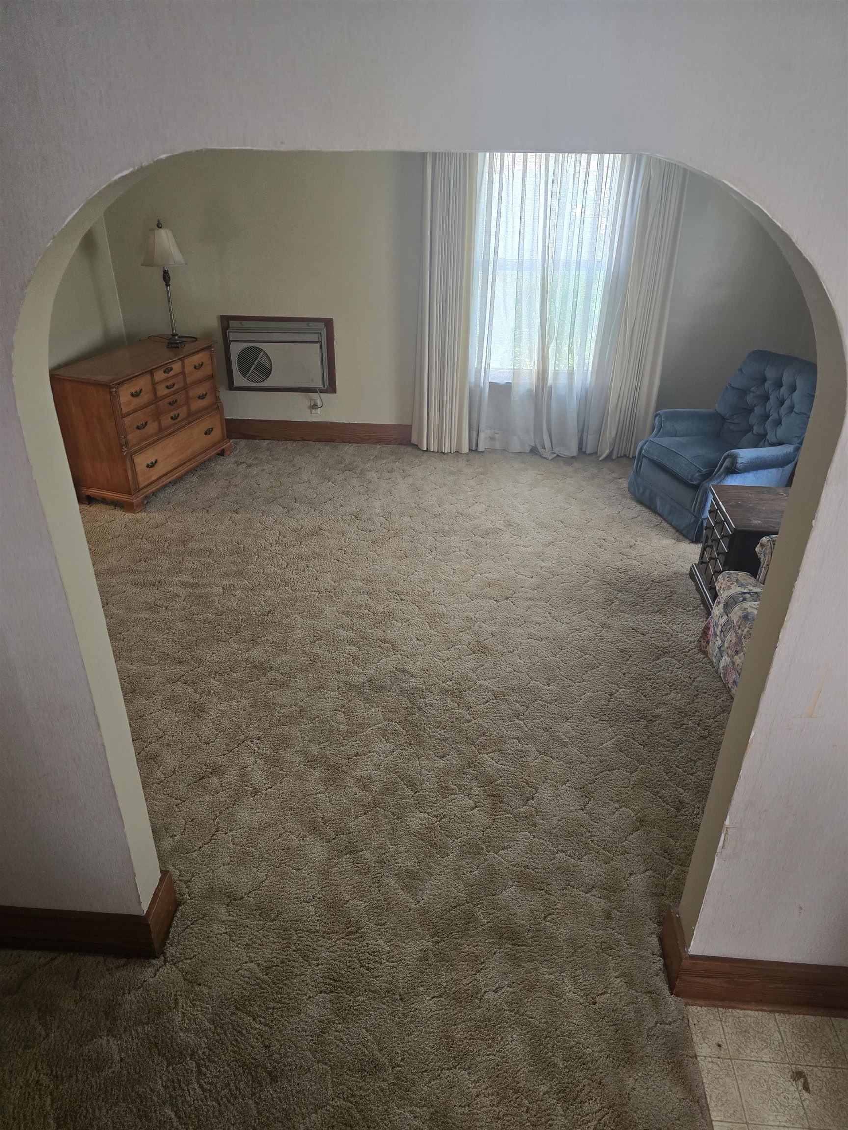 202 E Parallel St Property Photo 10