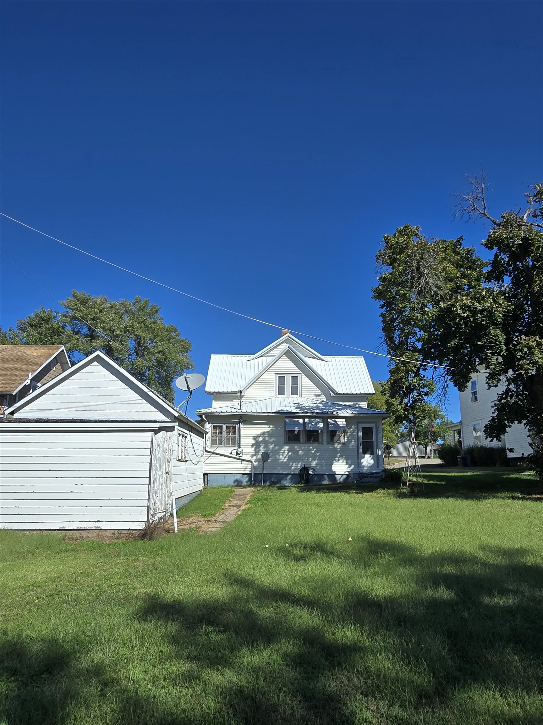 202 E Parallel St Property Photo 14