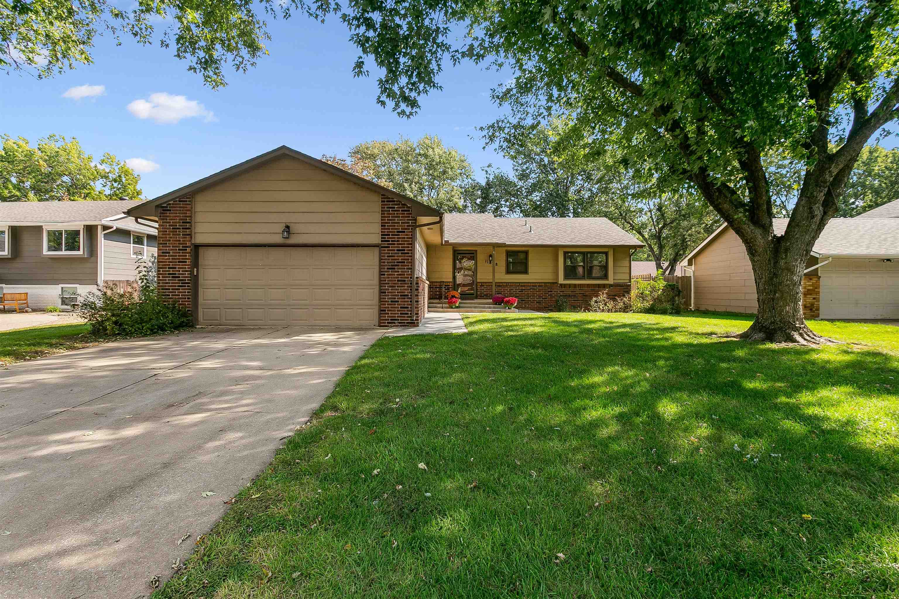 11838 W Rolling Hills Property Photo 1