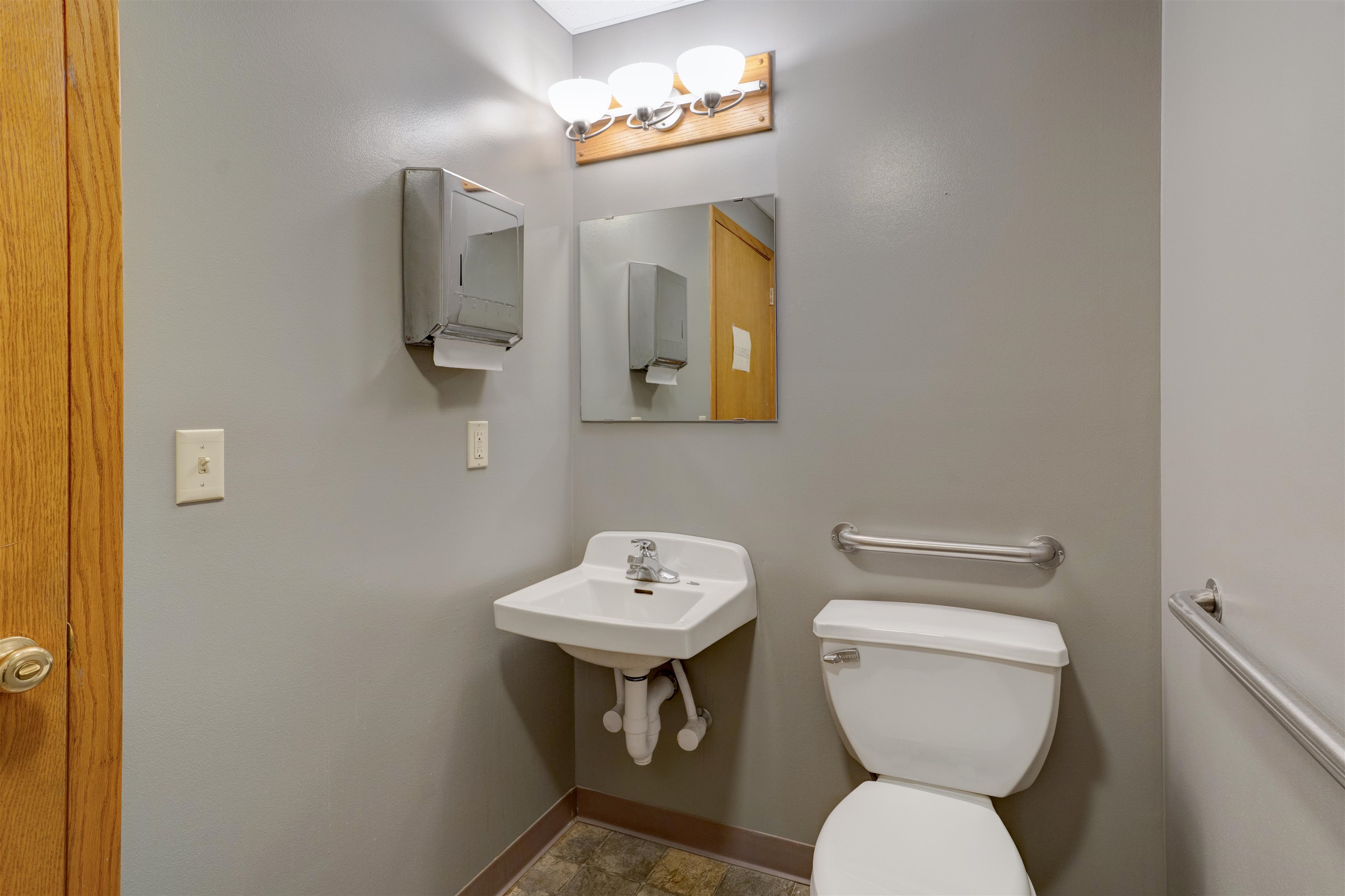 810 Main St Property Photo 8