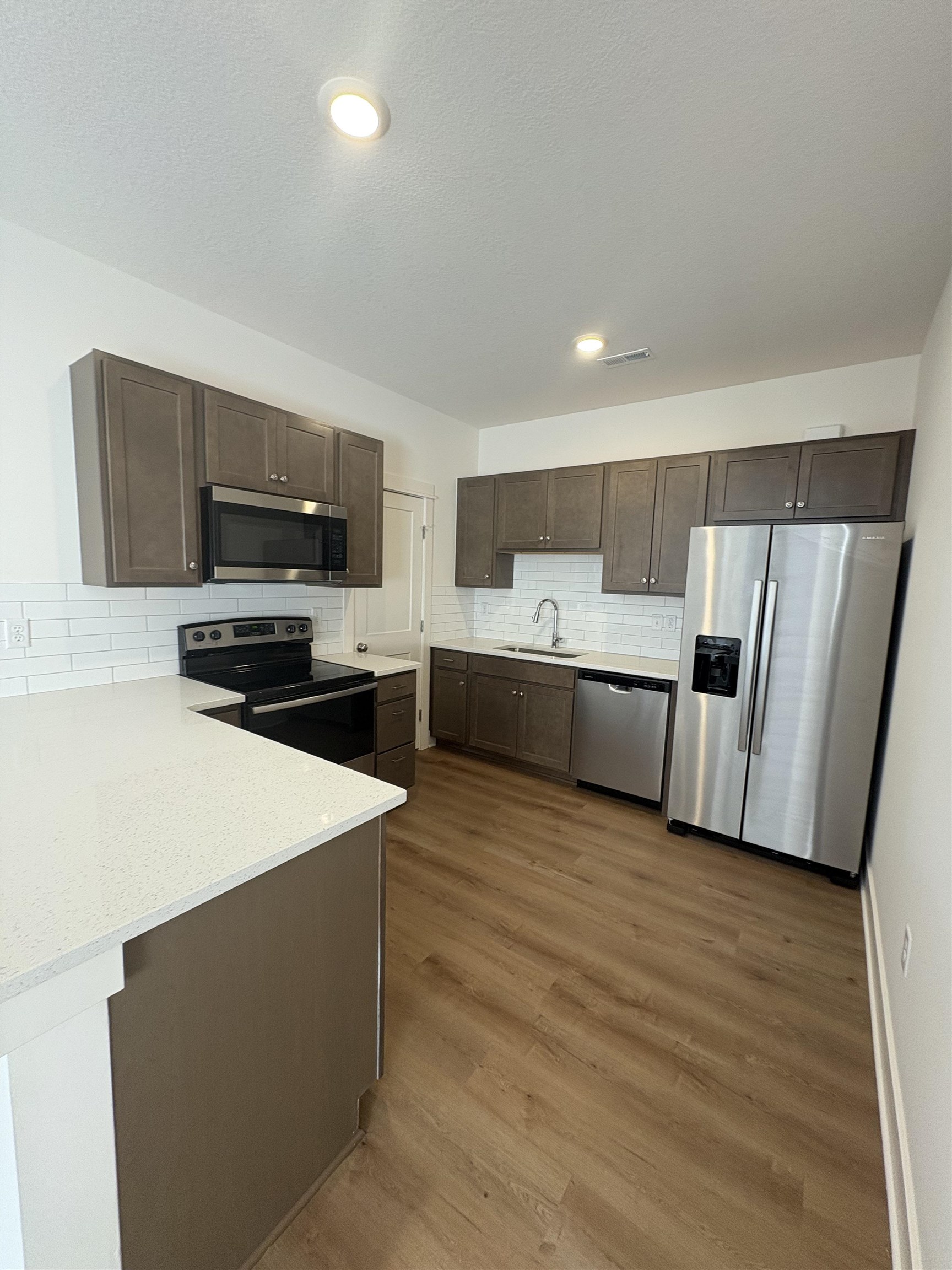 4827 N Vassar Avenue Property Photo 6