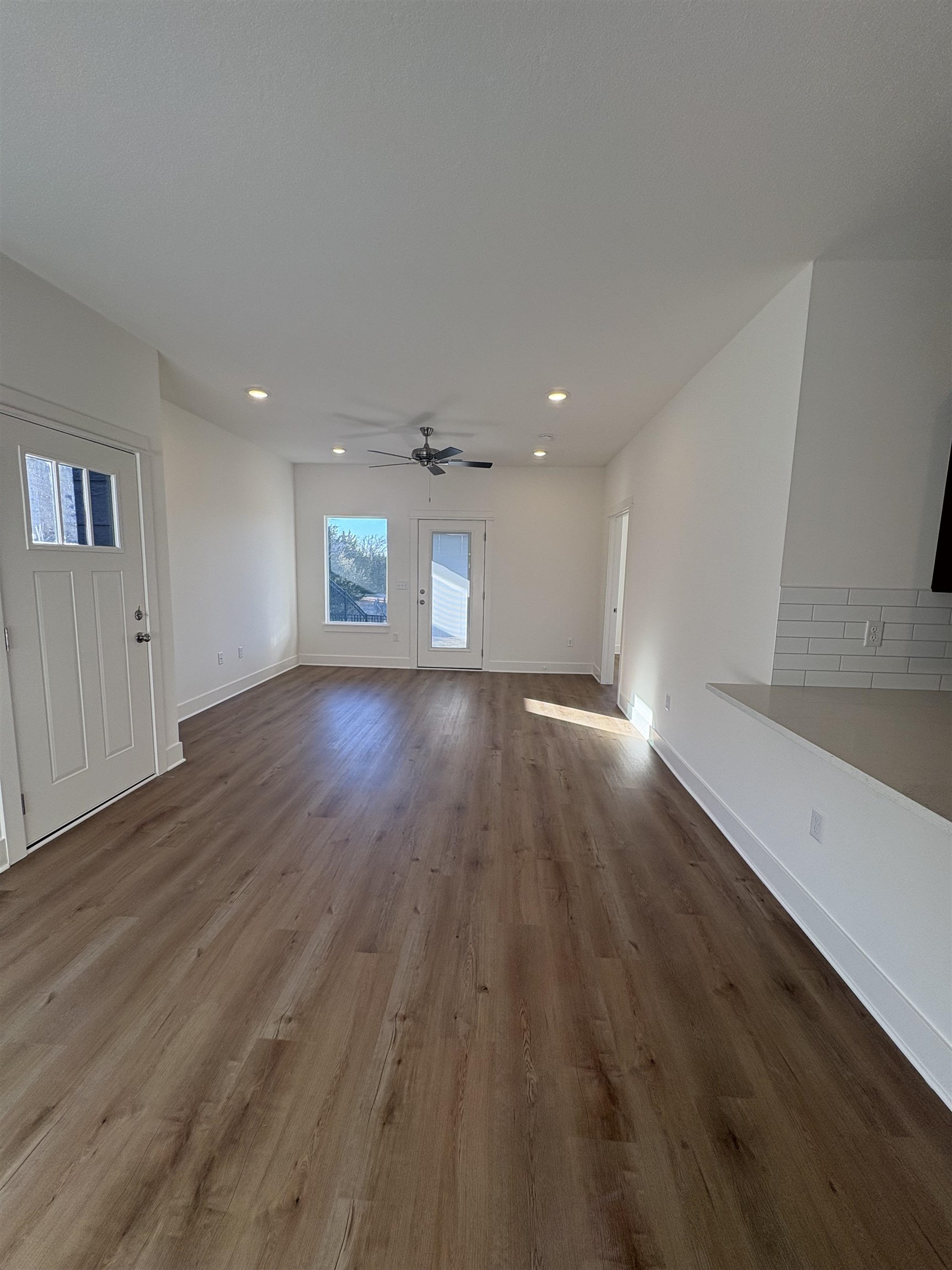 4827 N Vassar Avenue Property Photo 7