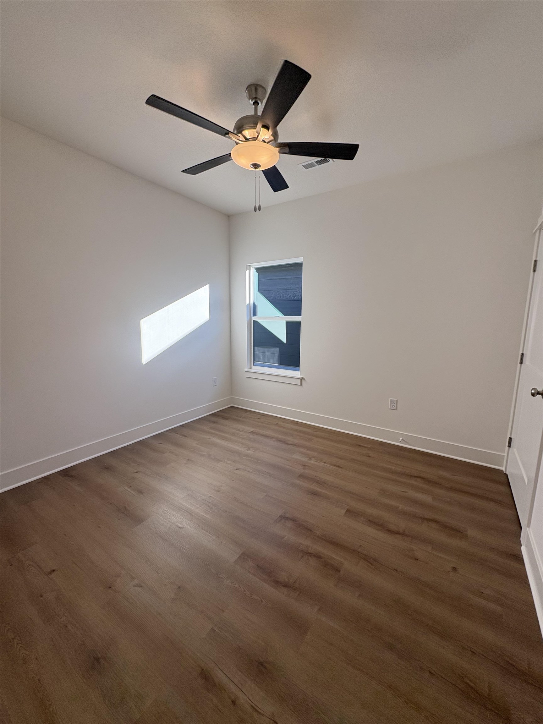 4827 N Vassar Avenue Property Photo 10