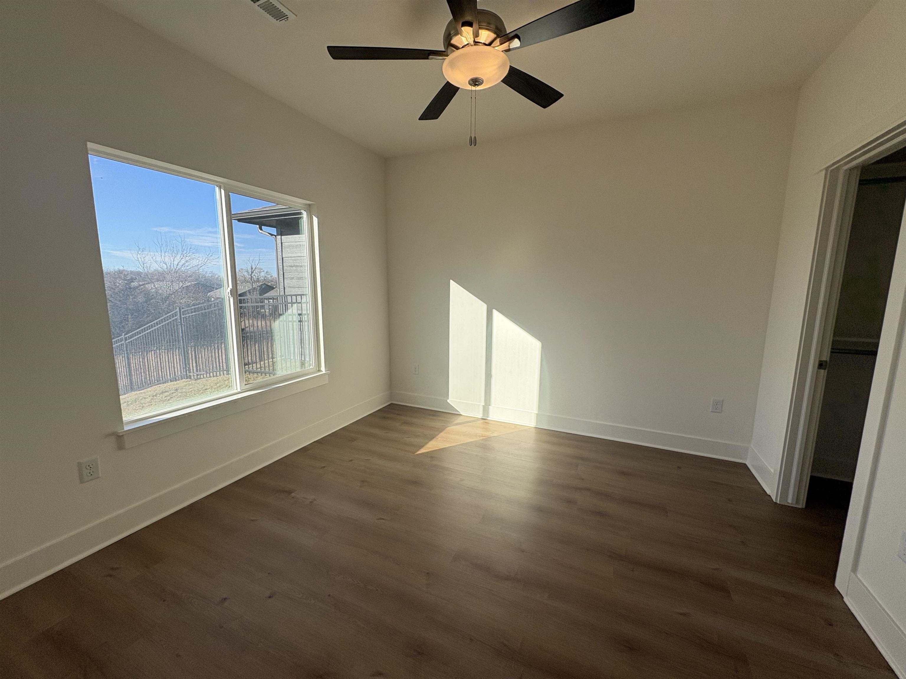 4827 N Vassar Avenue Property Photo 13