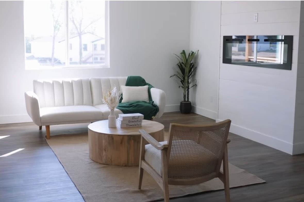 194 S Sycamore Dr Property Photo 4