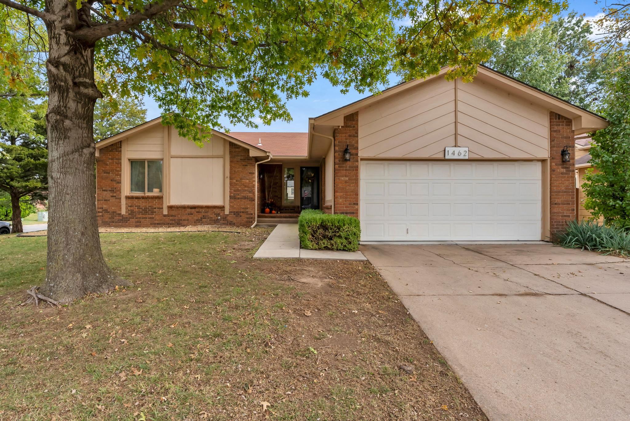 1462 N Parkridge St Property Photo 1
