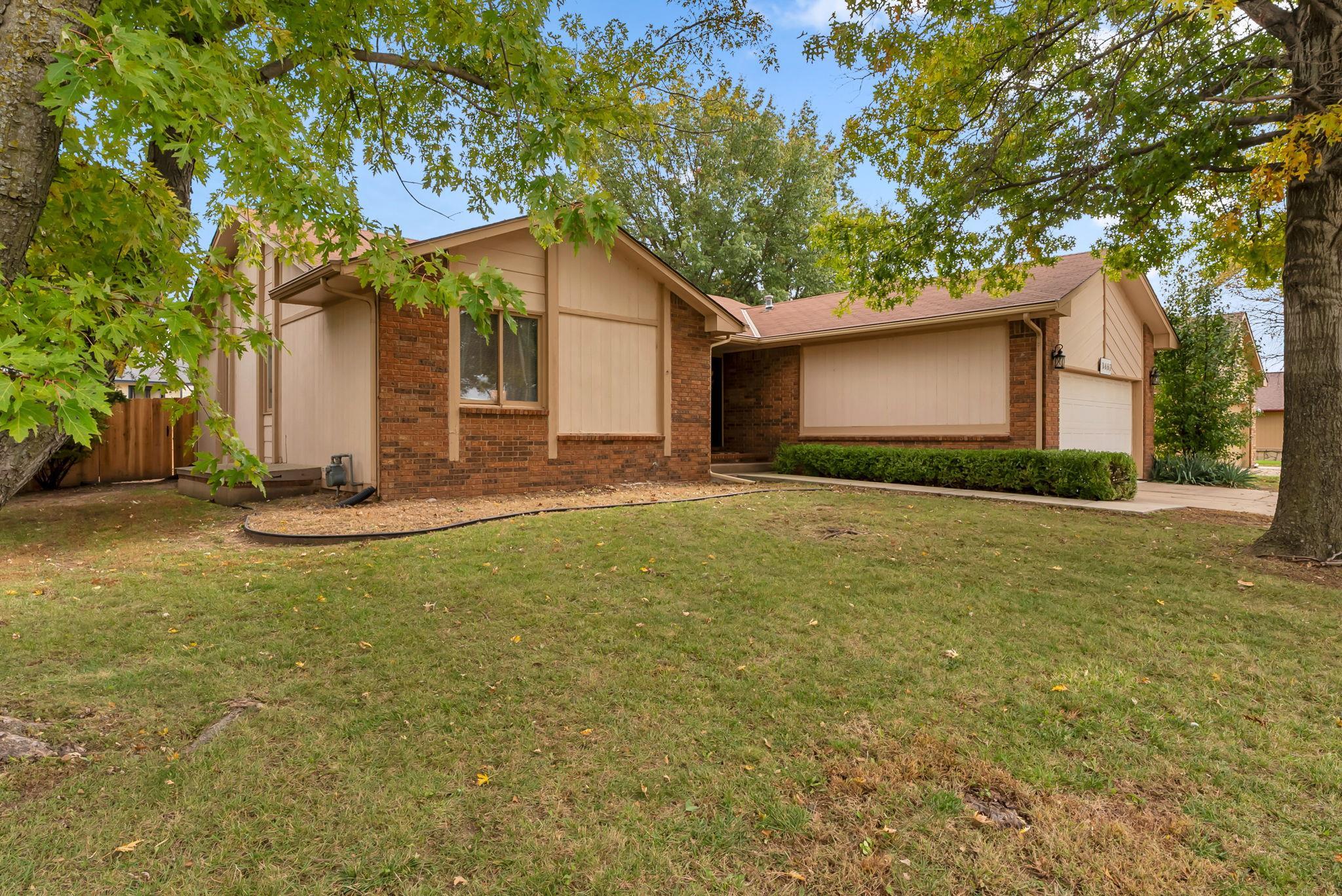 1462 N Parkridge St Property Photo 2