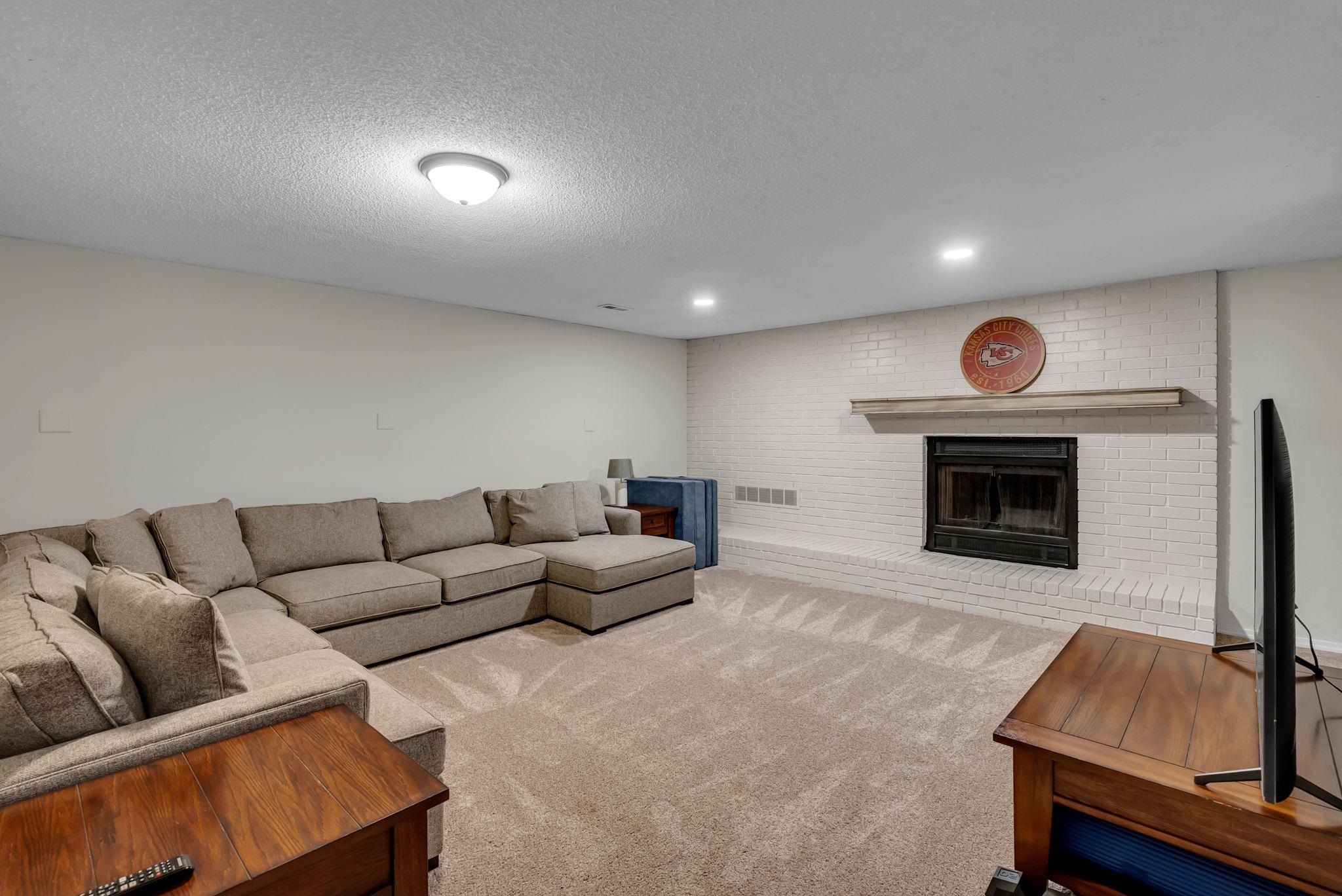 1462 N Parkridge St Property Photo 24