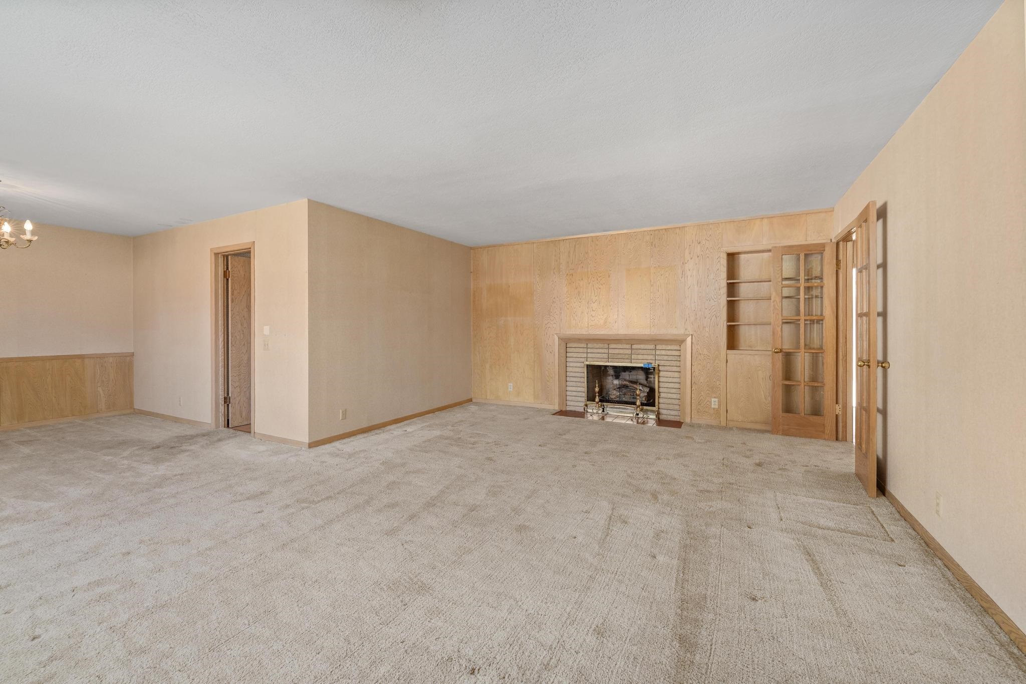 1301 N Arrowhead Dr Property Photo 5