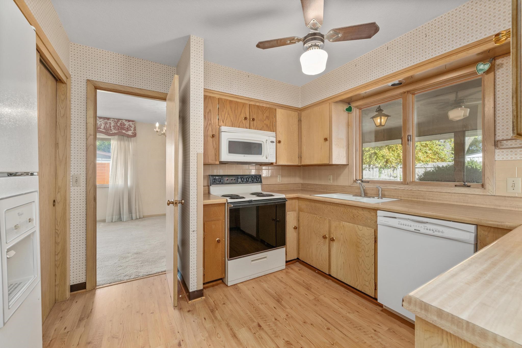 1301 N Arrowhead Dr Property Photo 8