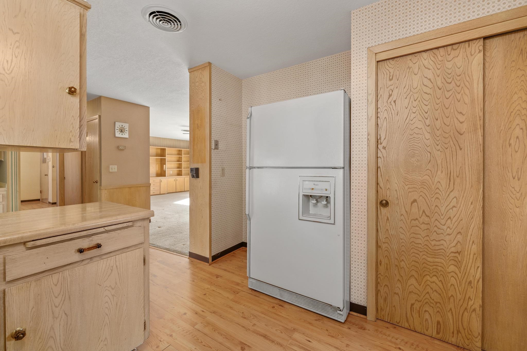 1301 N Arrowhead Dr Property Photo 9