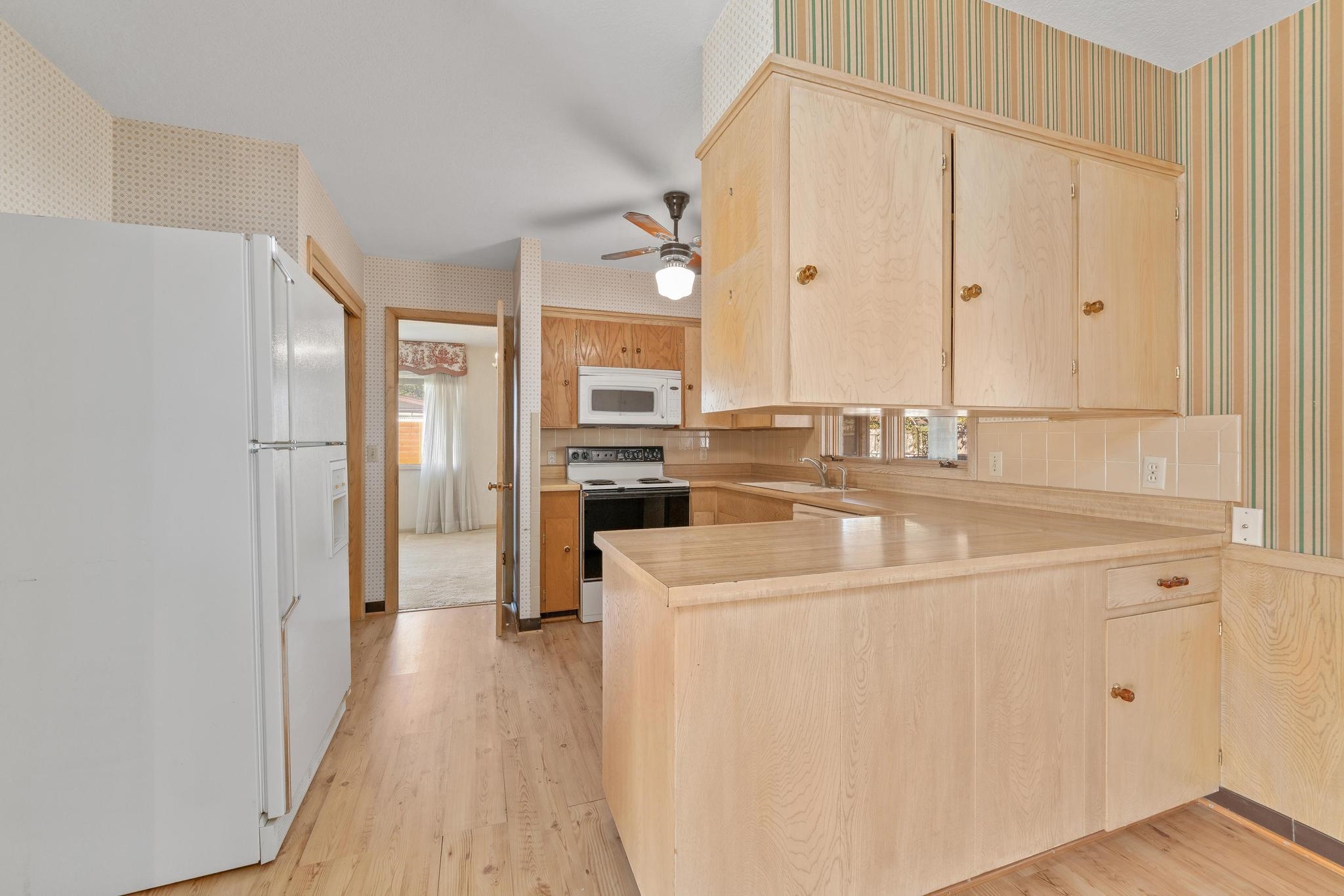 1301 N Arrowhead Dr Property Photo 10