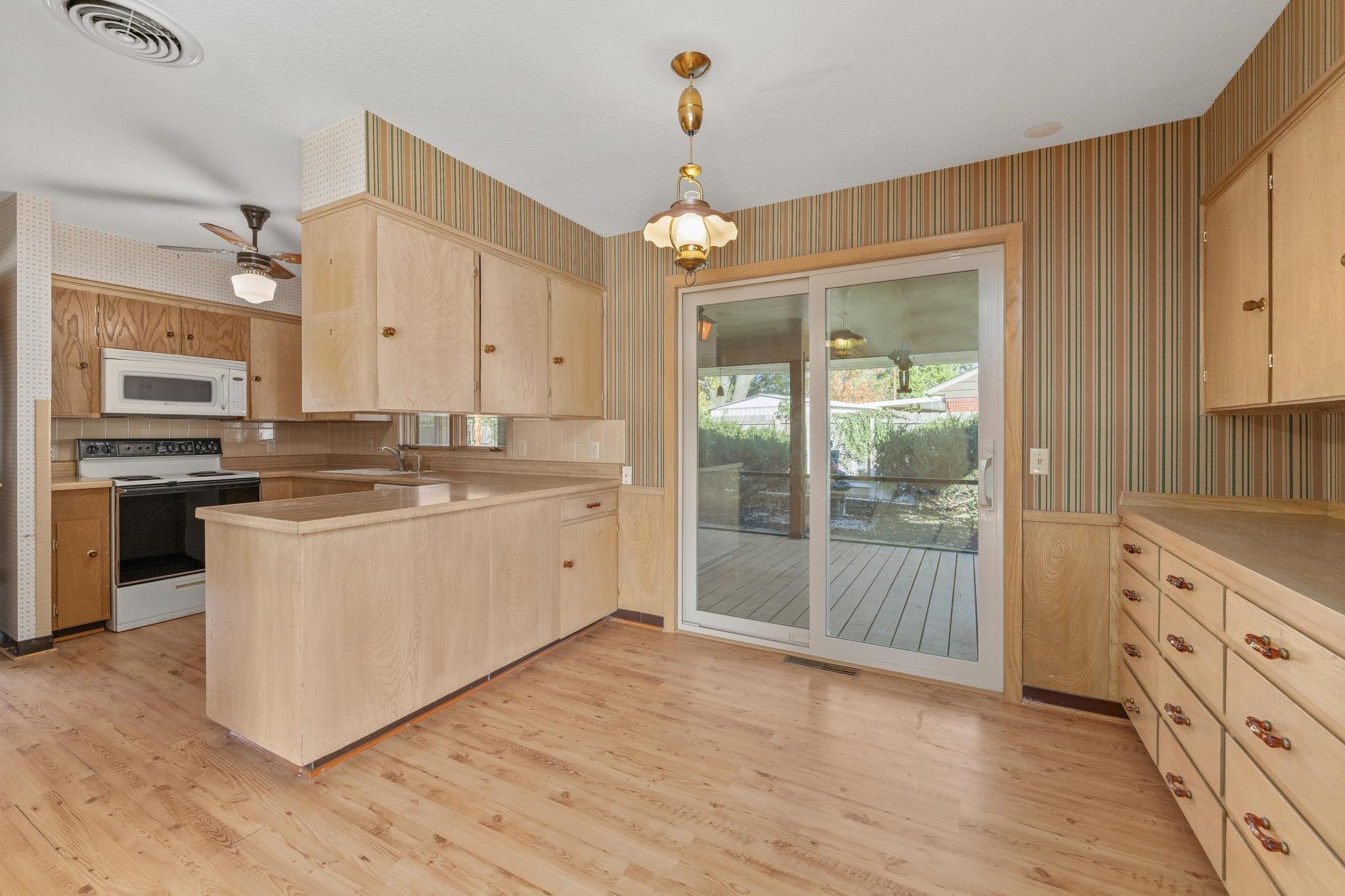 1301 N Arrowhead Dr Property Photo 11