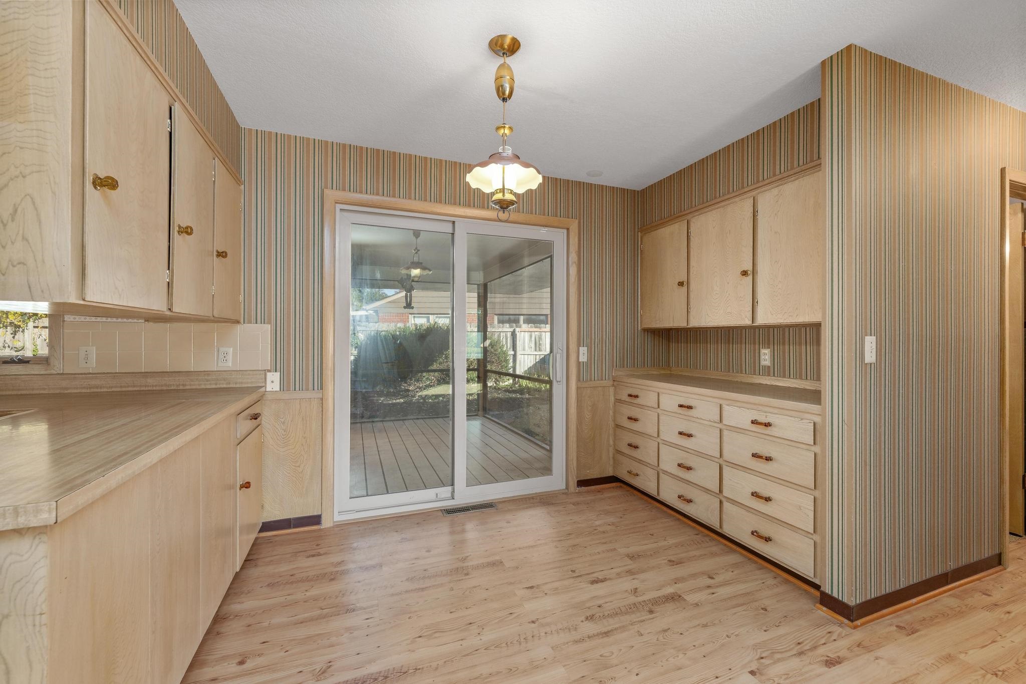 1301 N Arrowhead Dr Property Photo 12