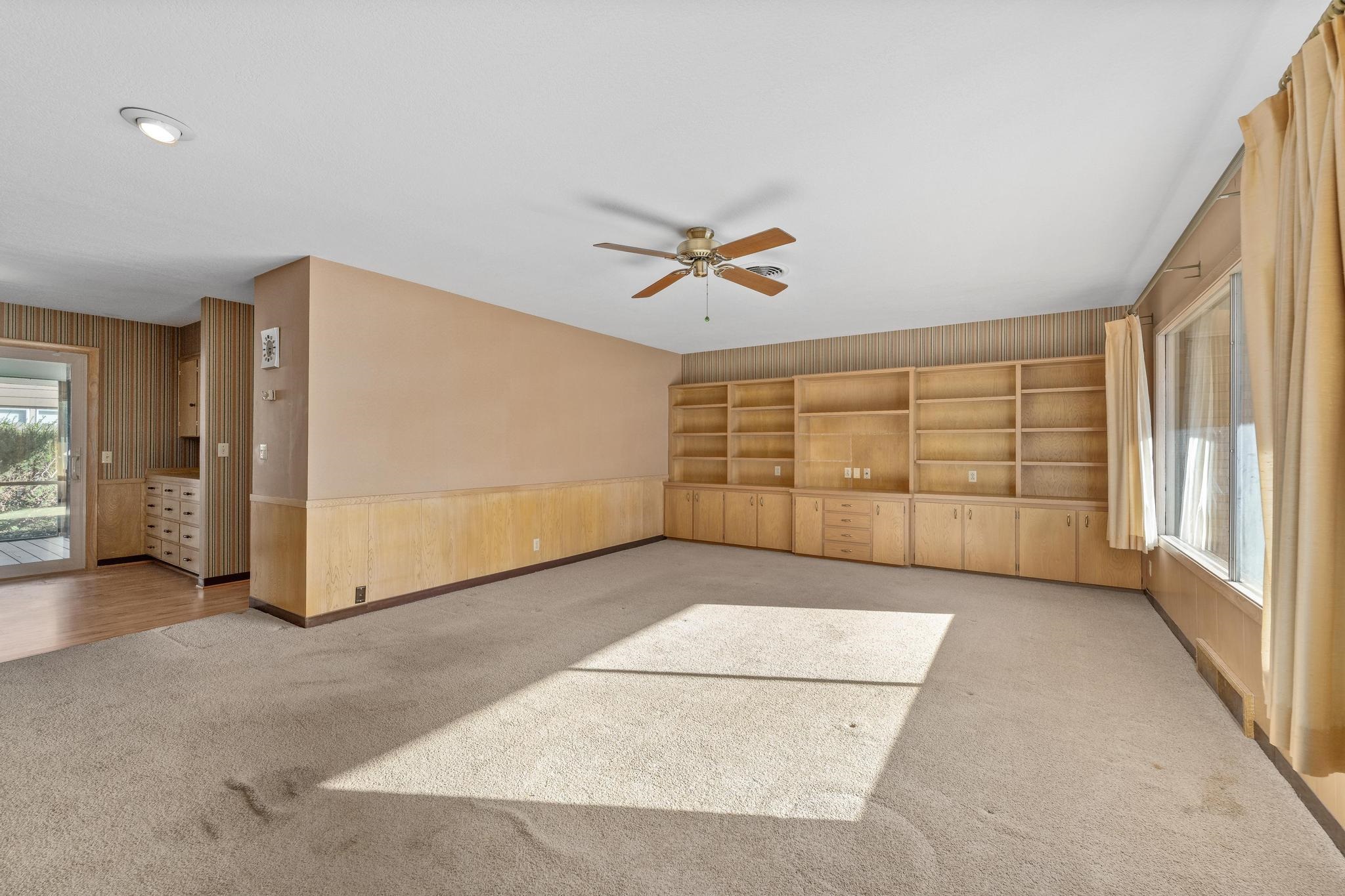 1301 N Arrowhead Dr Property Photo 13